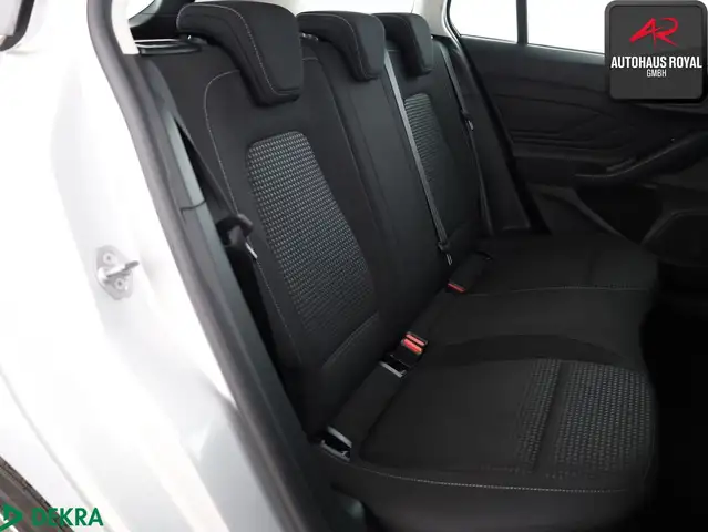 Ford Focus view 12