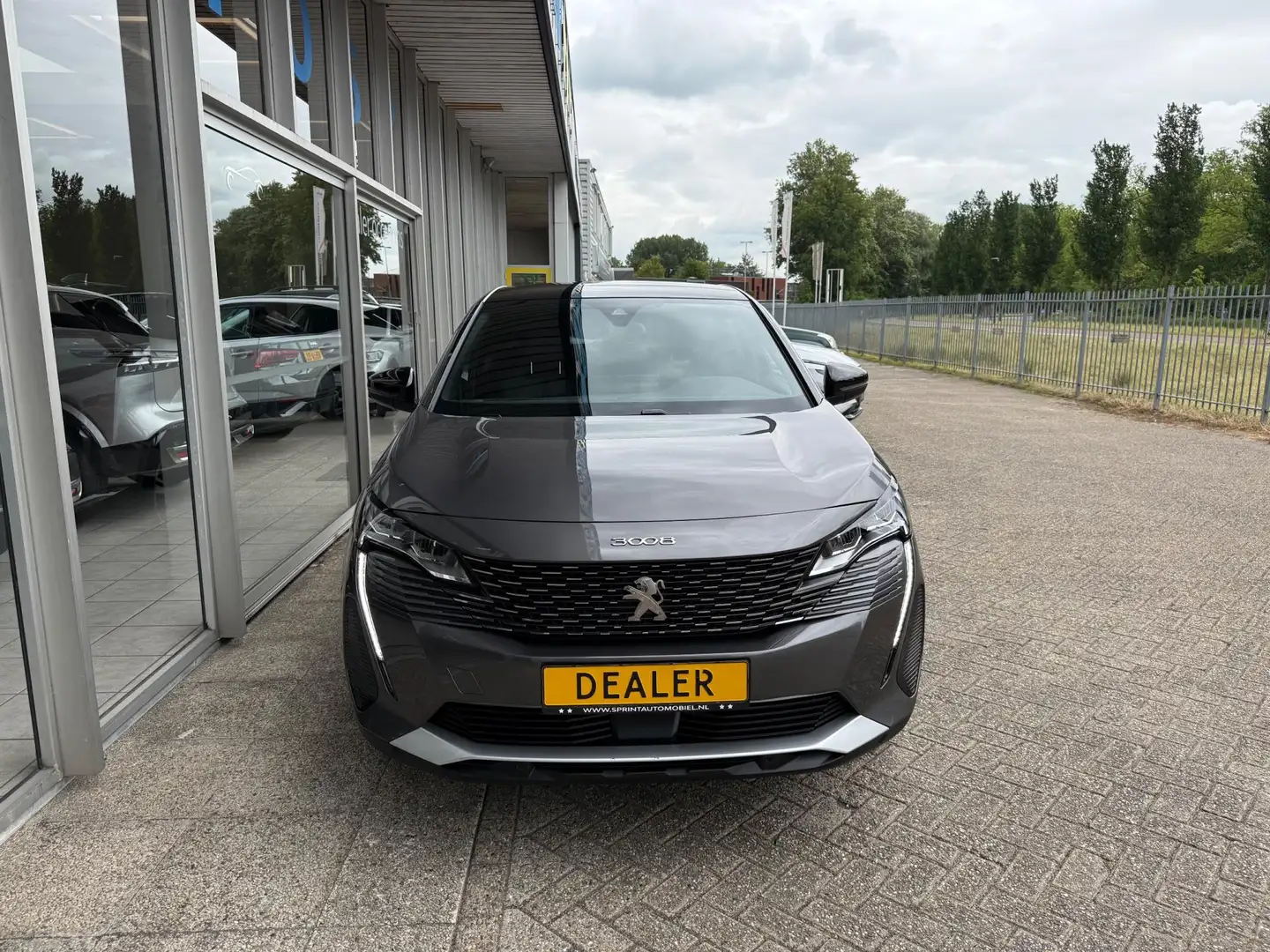 Peugeot 3008 1.2 PureTech Allure Pack Business 131PK / NAVIGATI Grau - 2