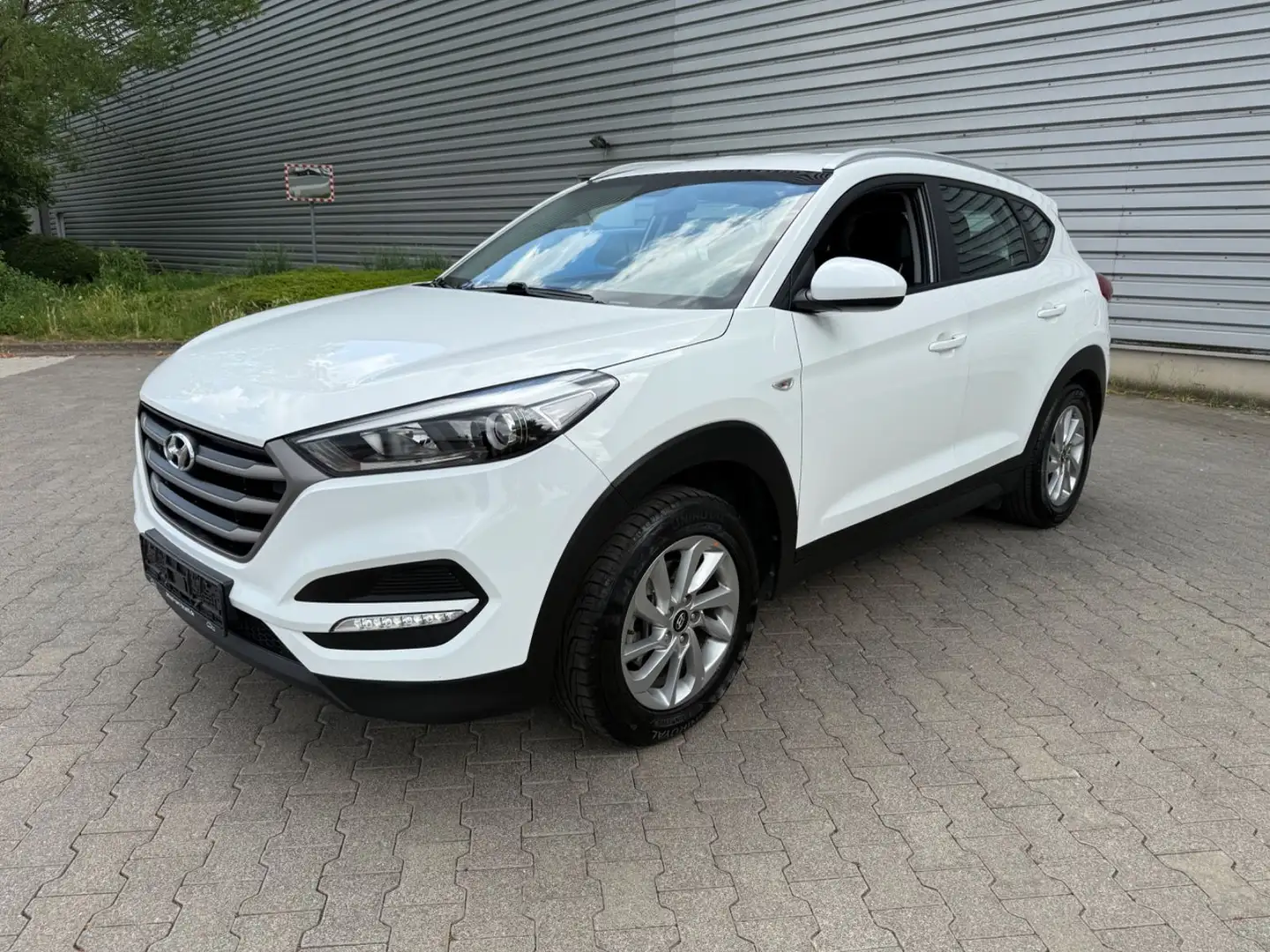 Hyundai TUCSON blue IX  35 2WD Weiß - 1