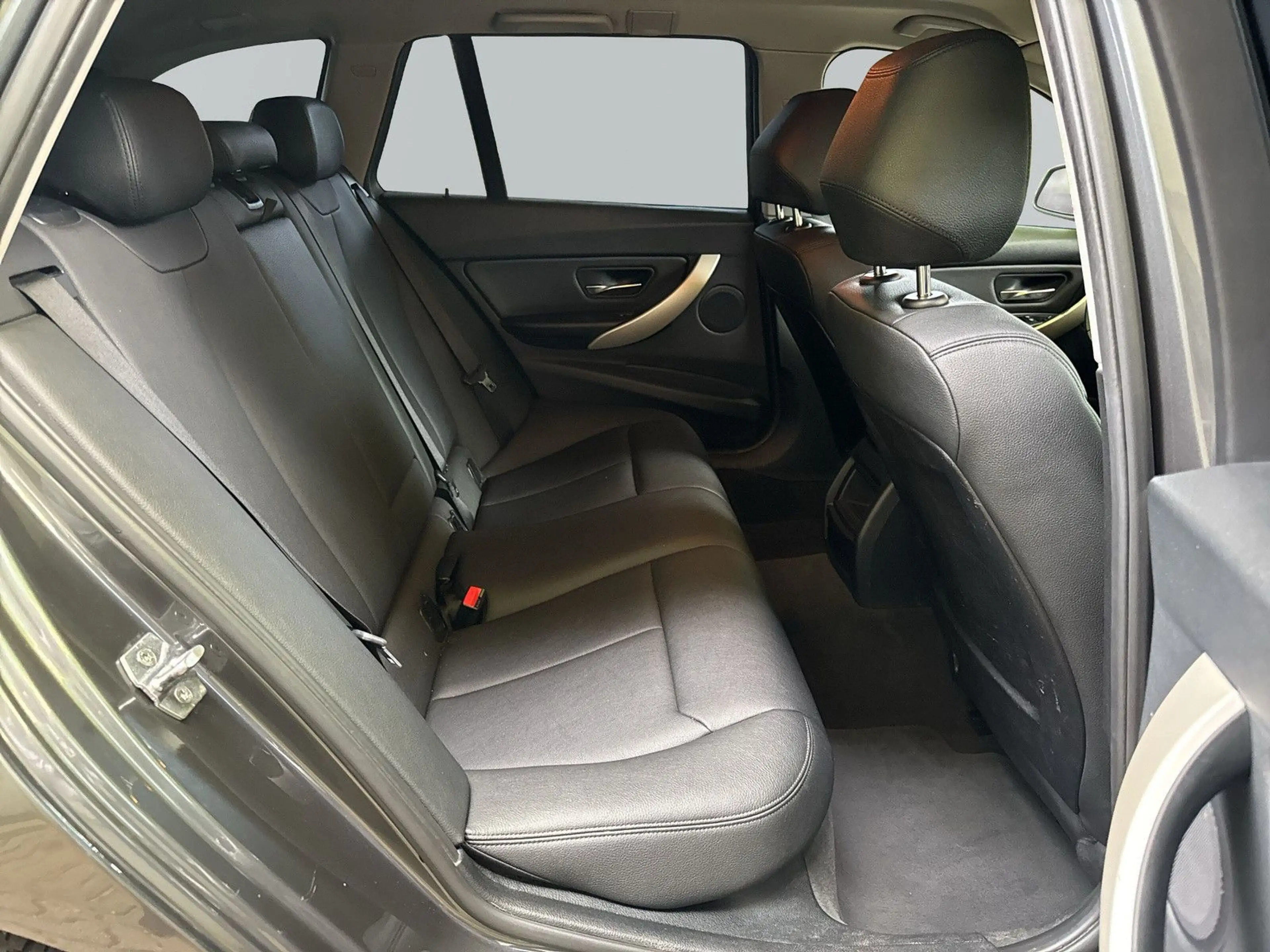 BMW 316 d Touring — photo 11