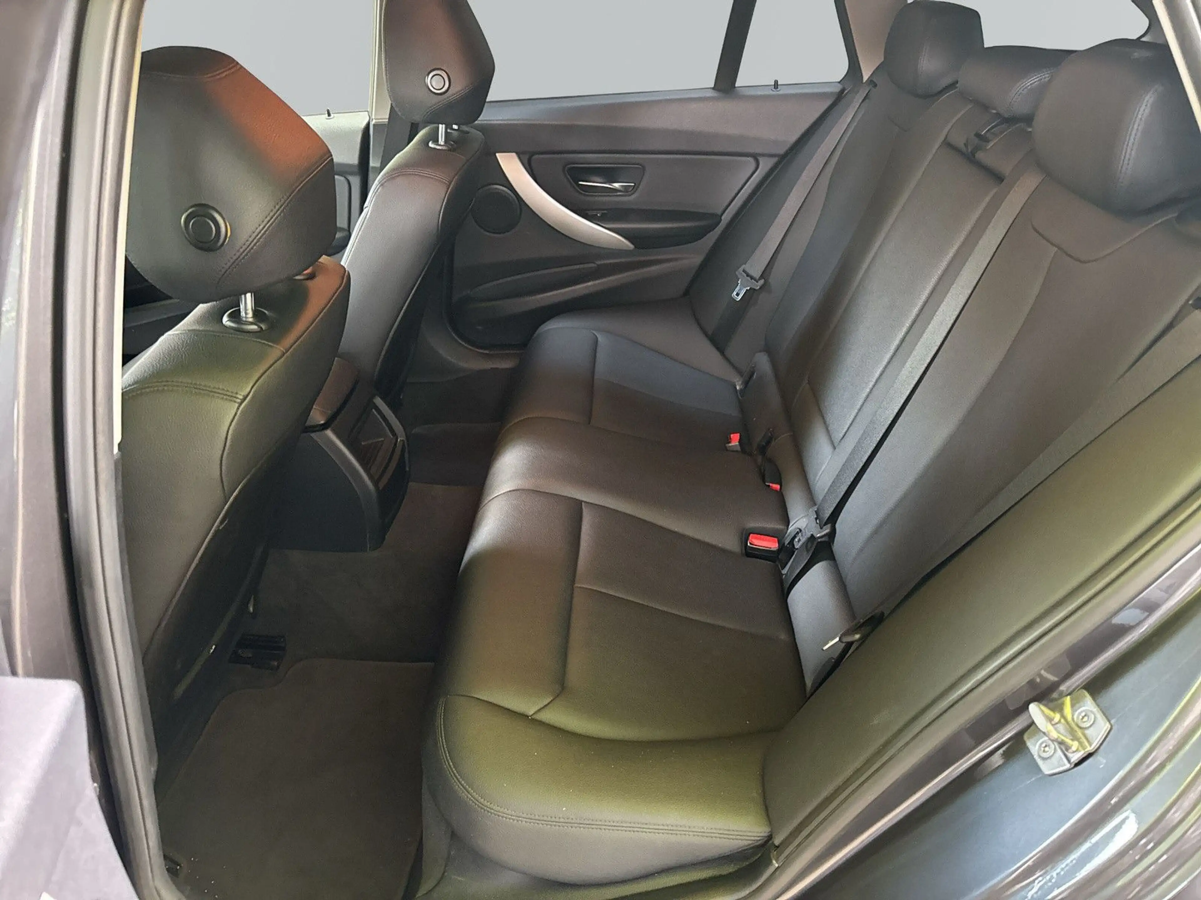 BMW 316 d Touring — photo 10