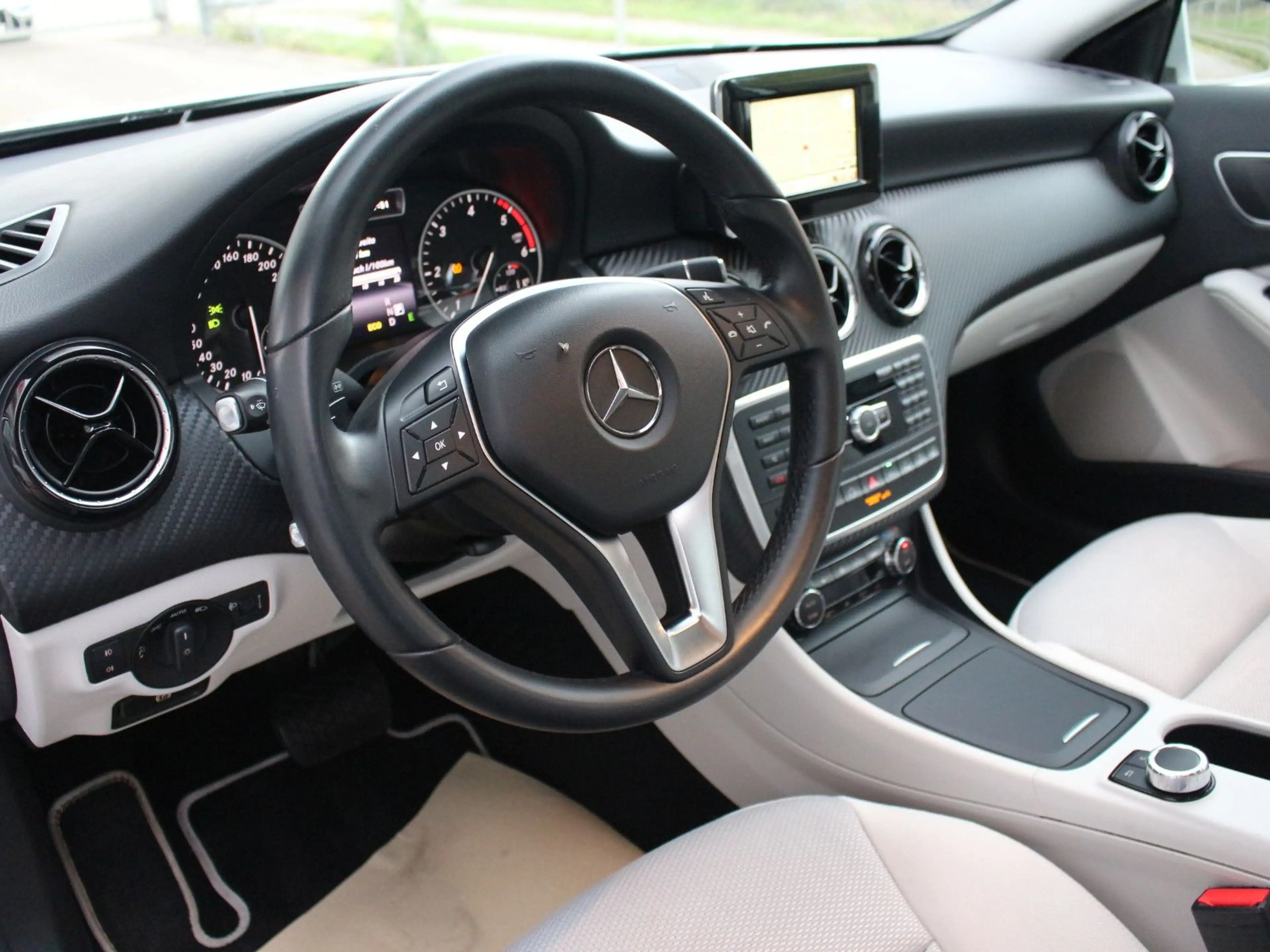 Mercedes-Benz GLA 200 CDI AT 4Matic Navi PDC SHZ Tempomat WR — photo 8