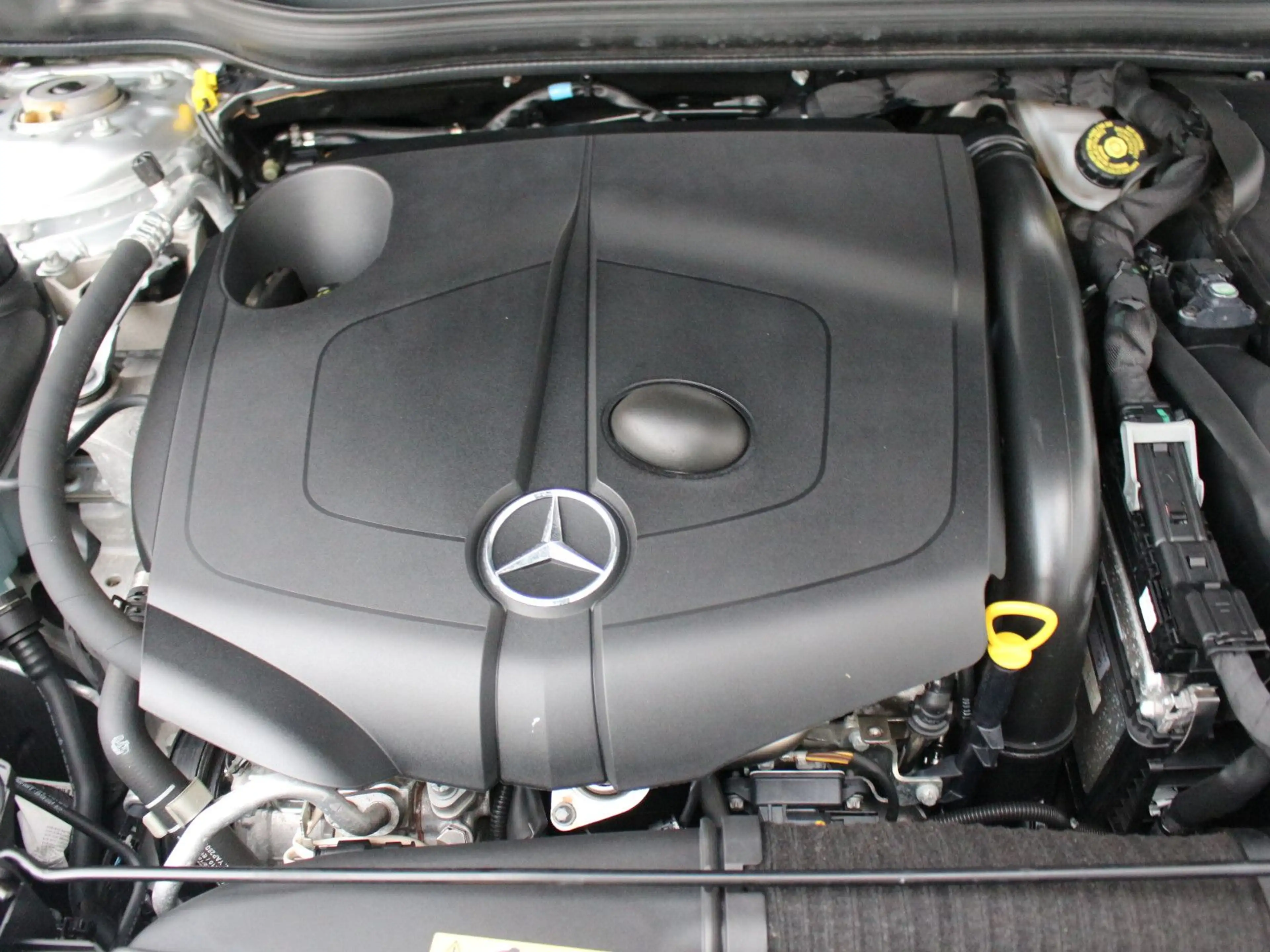 Mercedes-Benz GLA 200 CDI AT 4Matic Navi PDC SHZ Tempomat WR — photo 6