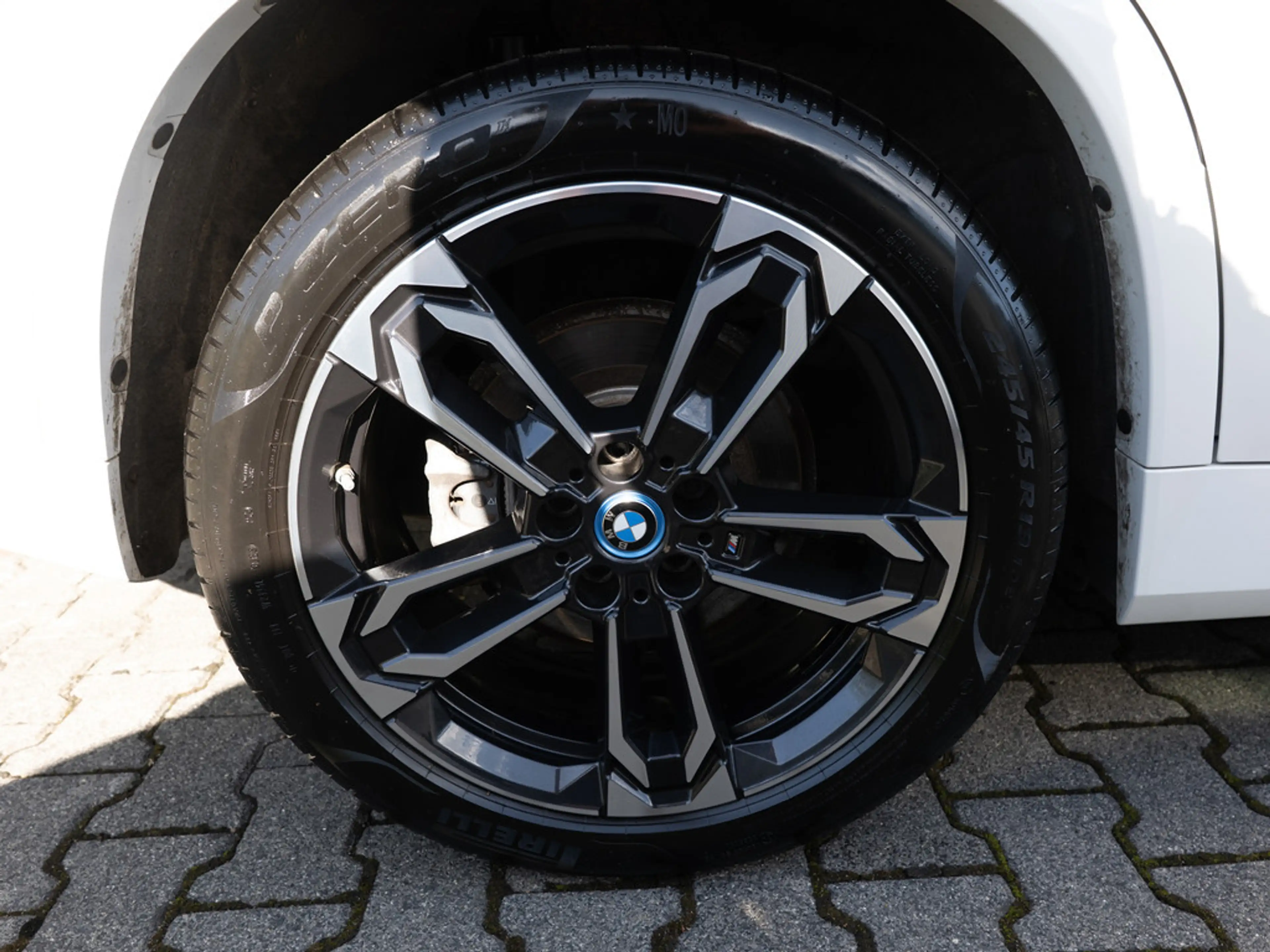BMW iX1 xDrive30 M-Sport AHK HUD 360° LED NAVI — photo 9