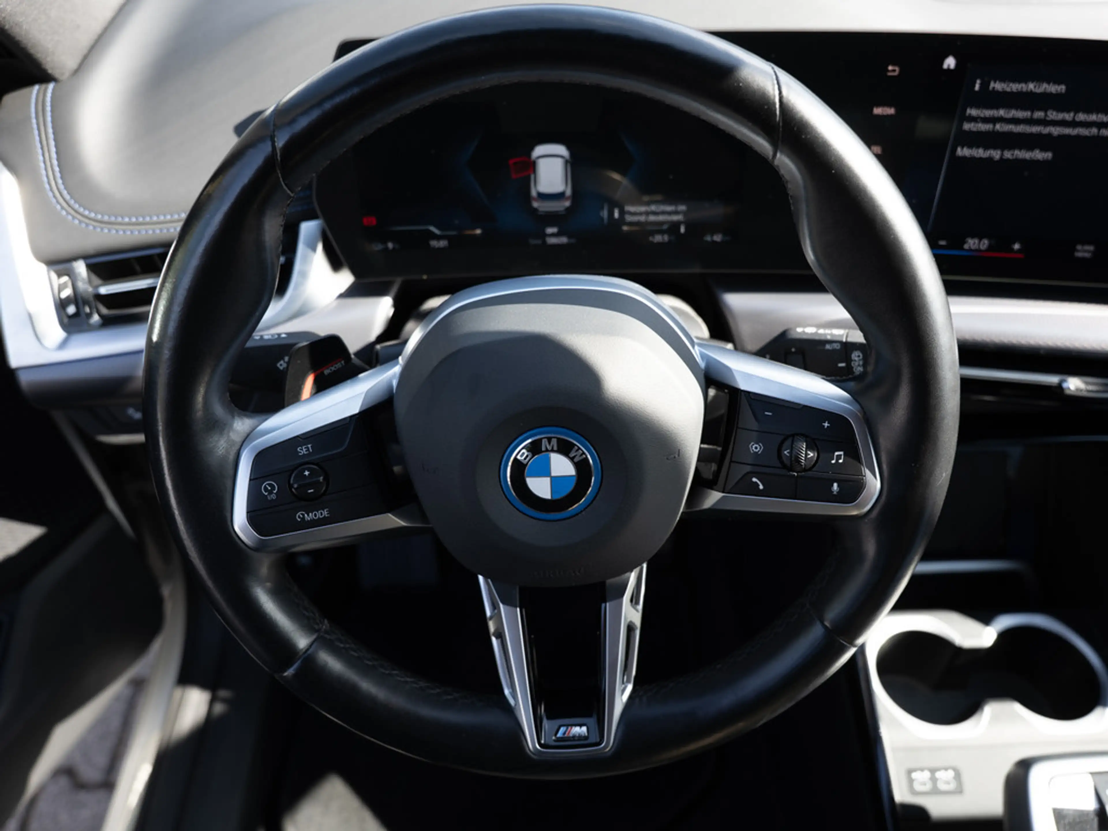 BMW iX1 xDrive30 M-Sport AHK HUD 360° LED NAVI — photo 13
