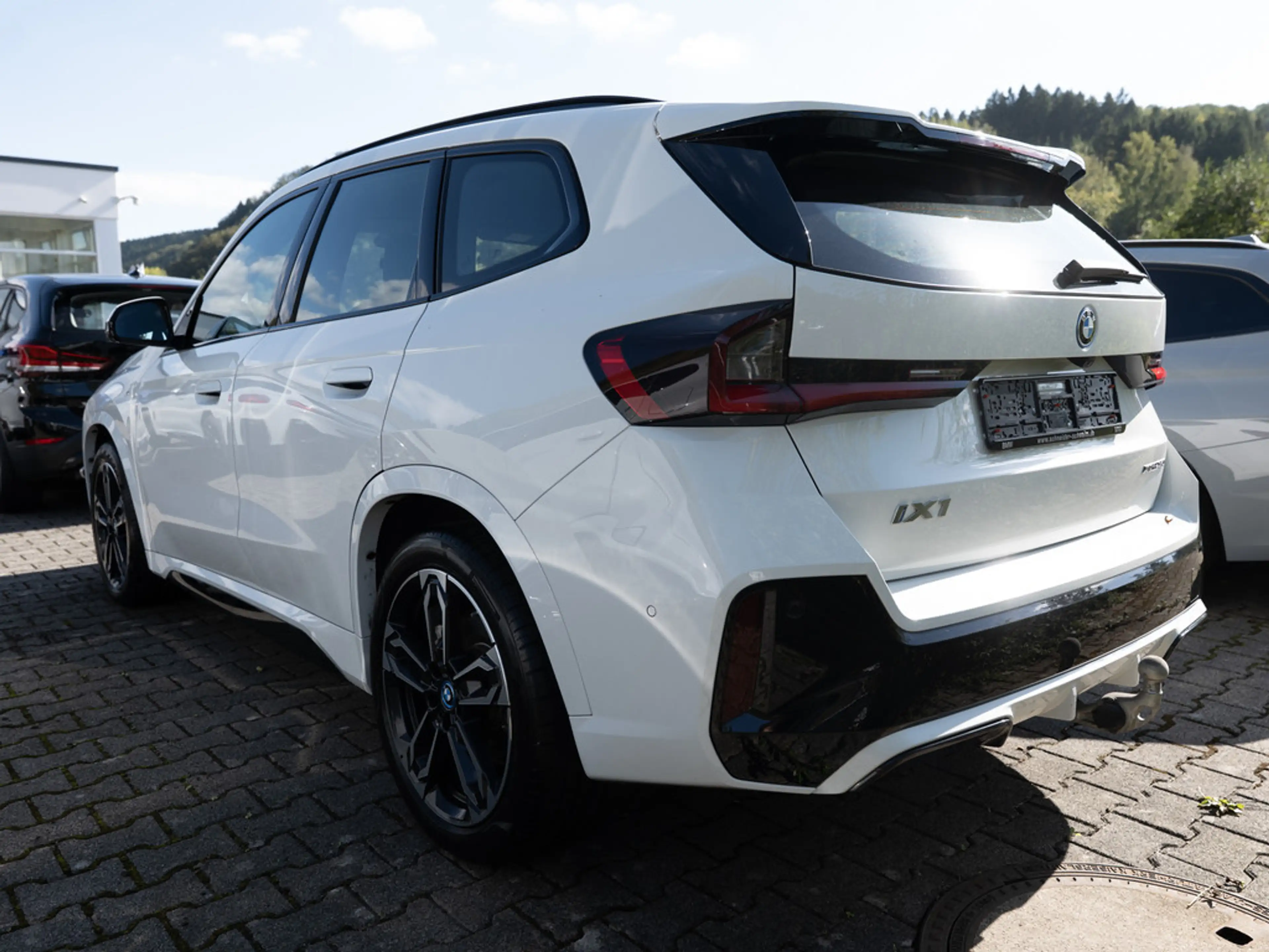 BMW iX1 xDrive30 M-Sport AHK HUD 360° LED NAVI — photo 6