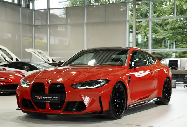 BMW M4 view 4