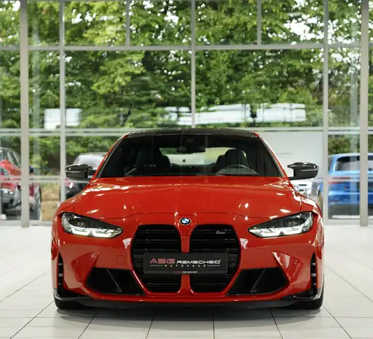 BMW M4 view 3