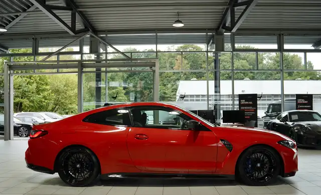 BMW M4 view 6