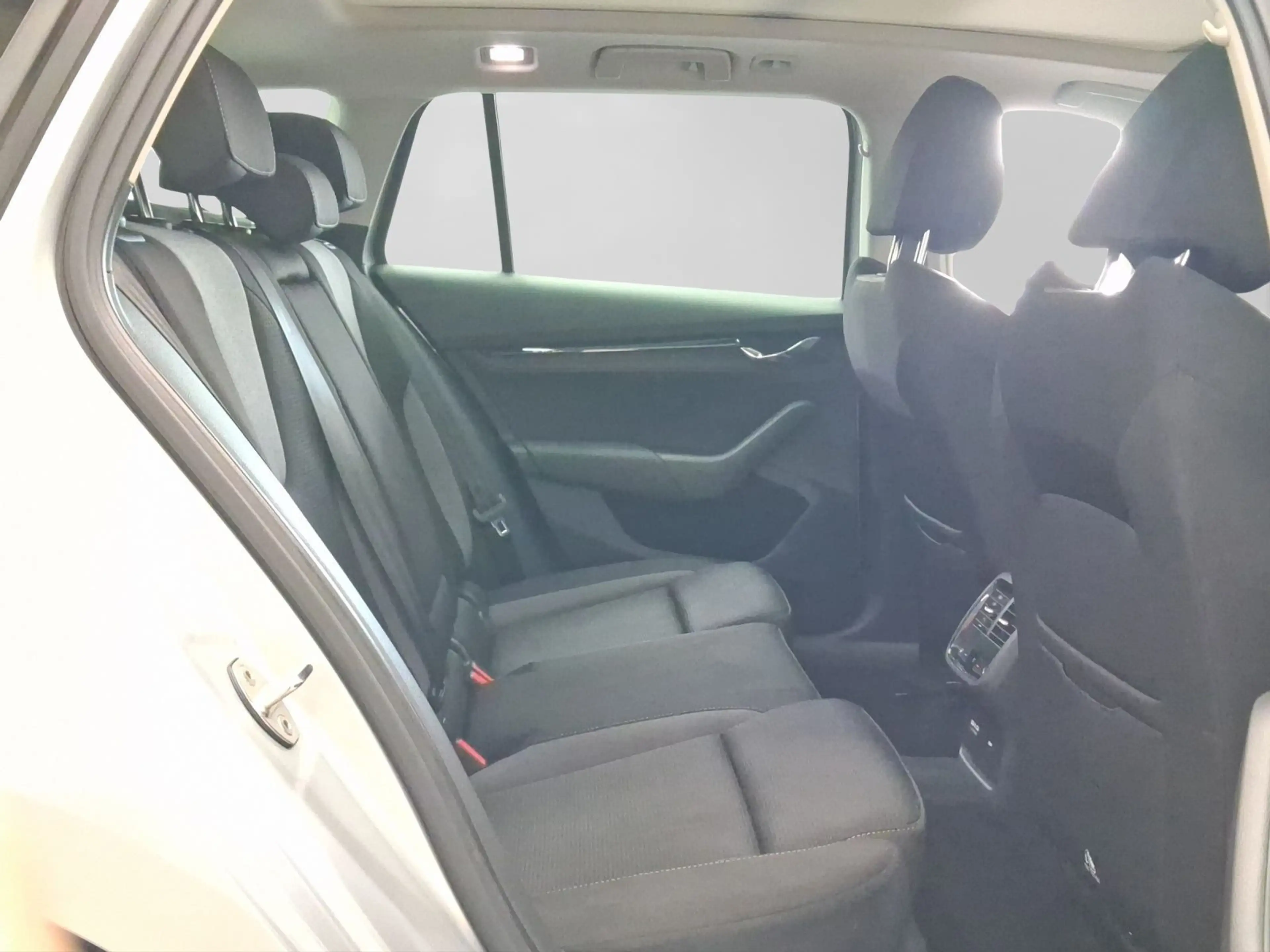 Skoda Octavia Combi 2.0 TDI DSG TOUR MATRIX PANO AHK — photo 6