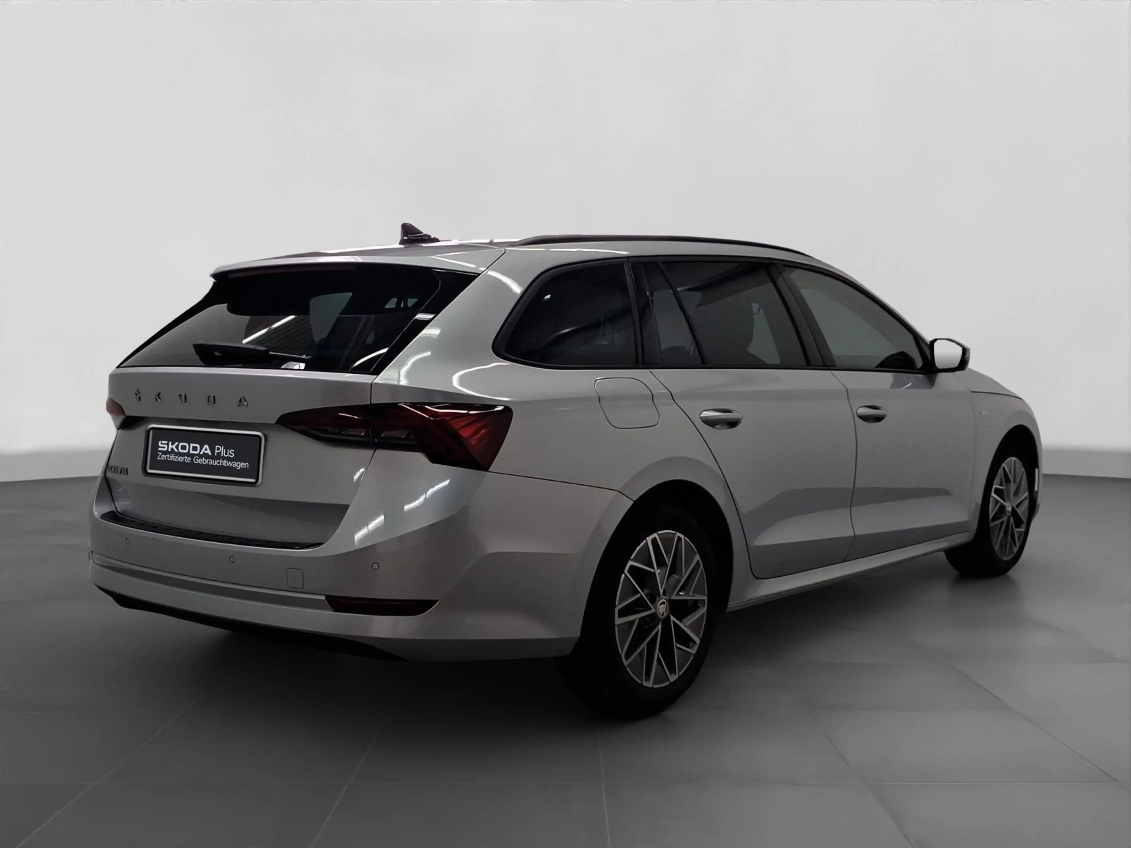 Skoda Octavia Combi 2.0 TDI DSG TOUR MATRIX PANO AHK — photo 3