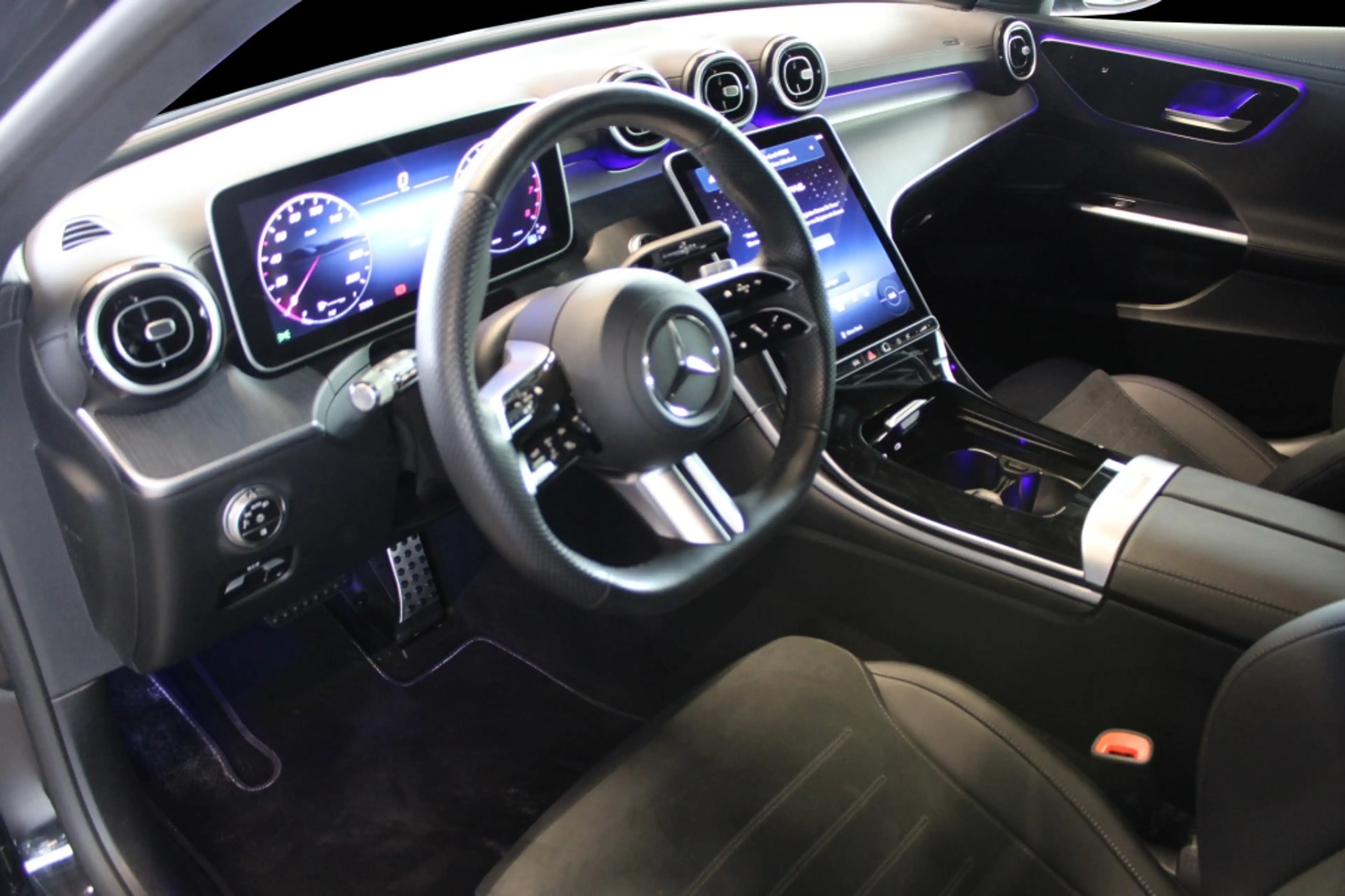 Mercedes-Benz C 200 T *AMG Night LED NAV Kamera AugReal Winter — photo 6