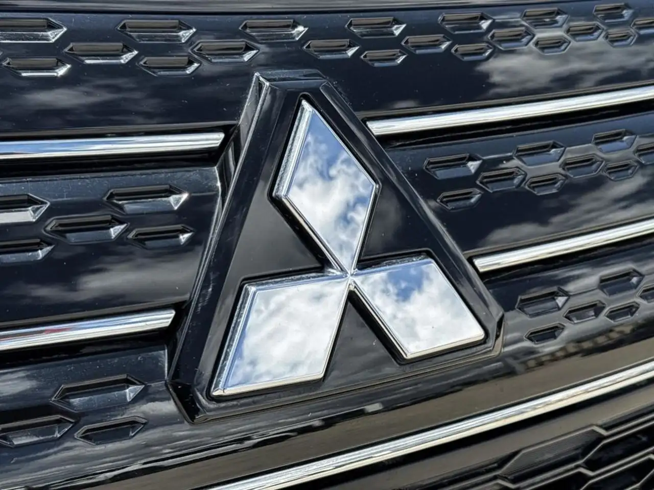 Mitsubishi Outlander photo Mitsubishi Outlander