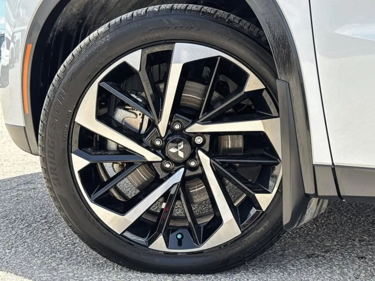 Mitsubishi Outlander photo Mitsubishi Outlander