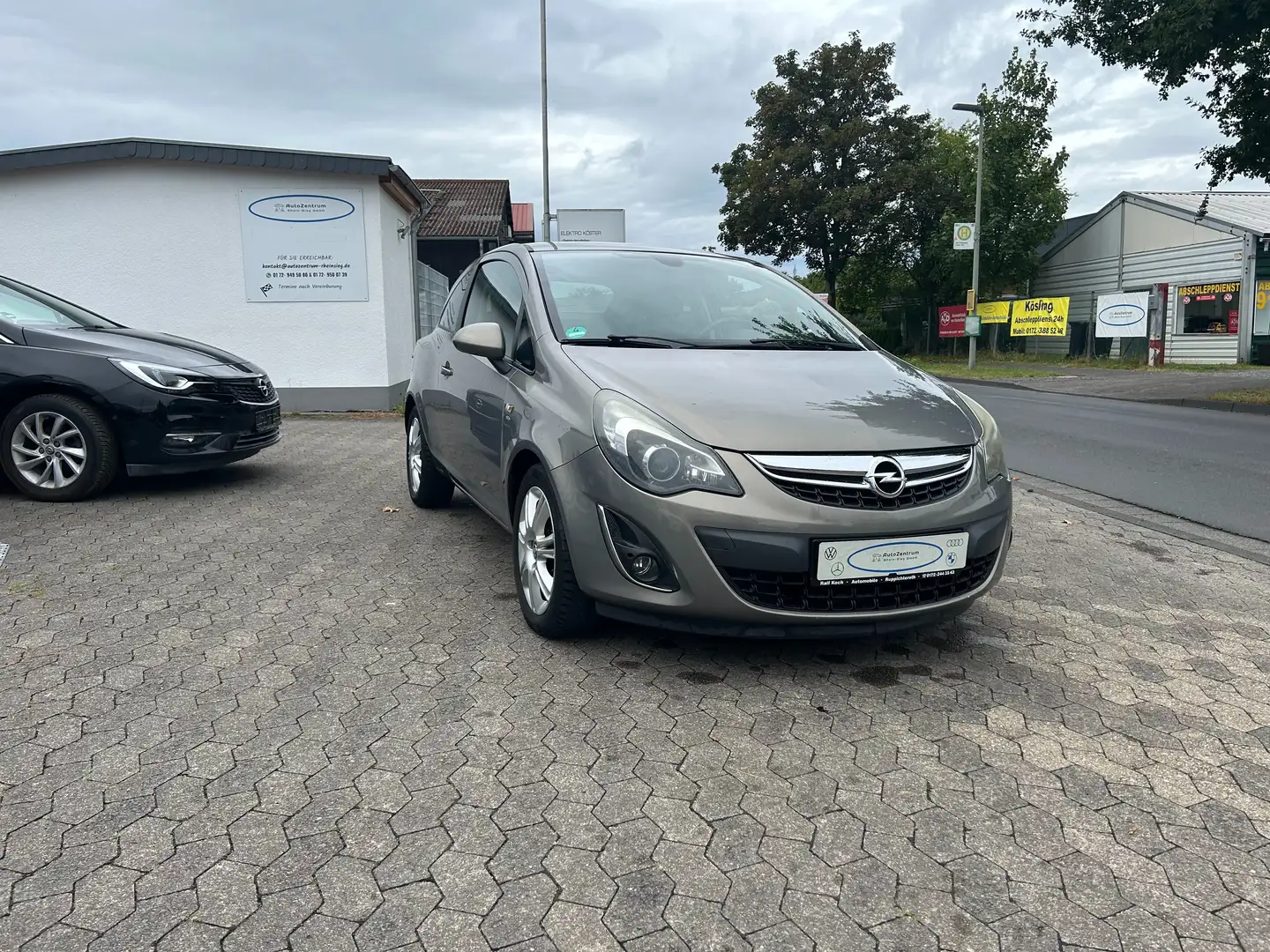 Opel Corsa Satellite Grau - 2