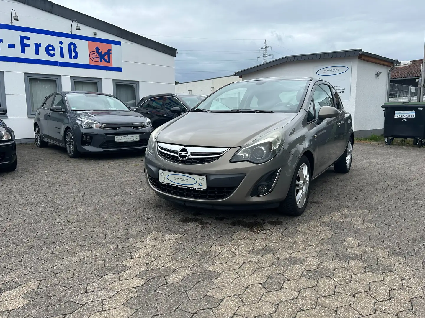 Opel Corsa Satellite Grau - 1