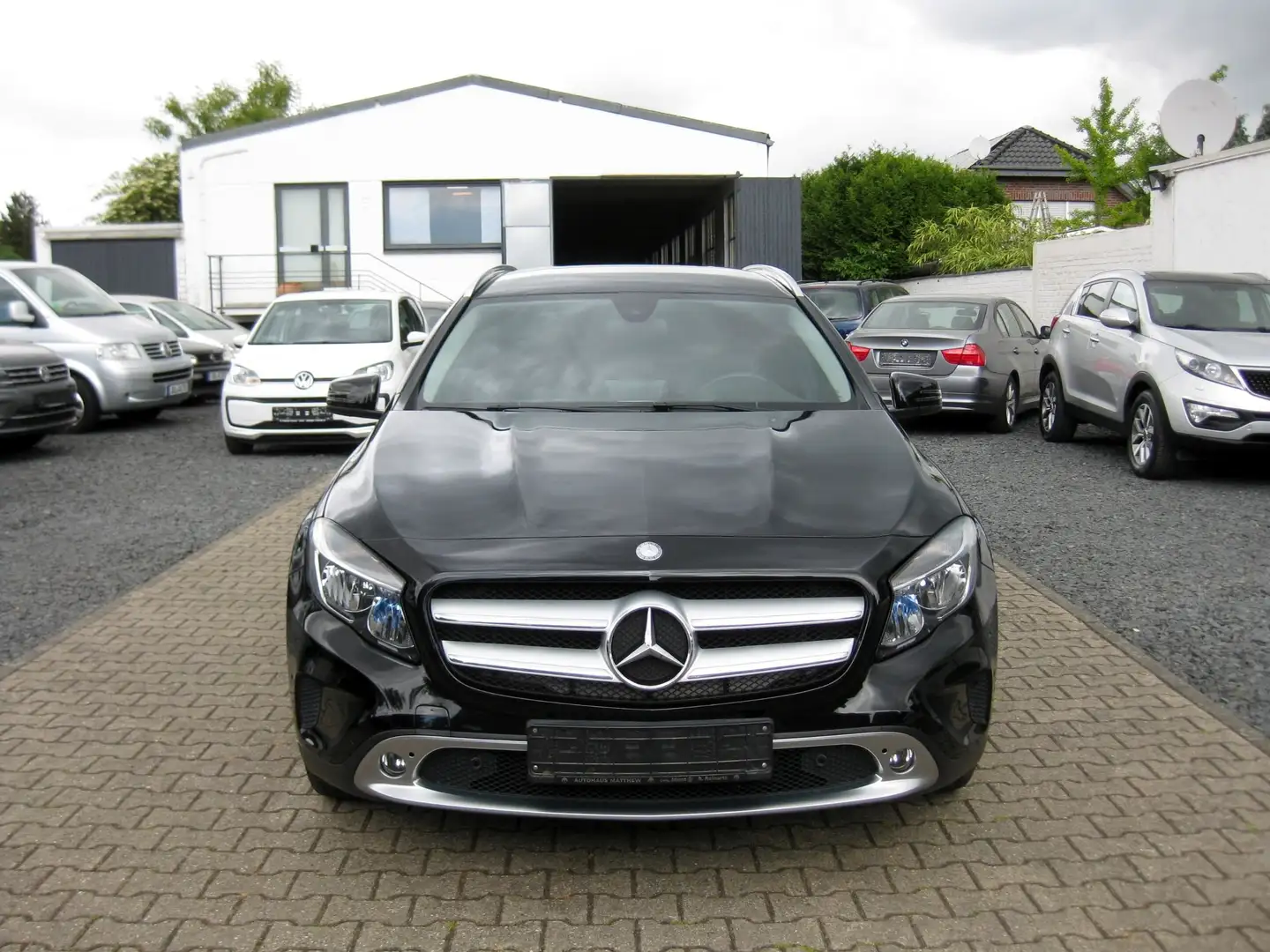 Mercedes-Benz GLA 220 d 4Matic 7G-DCT, Navi, Euro 6 Schwarz - 2