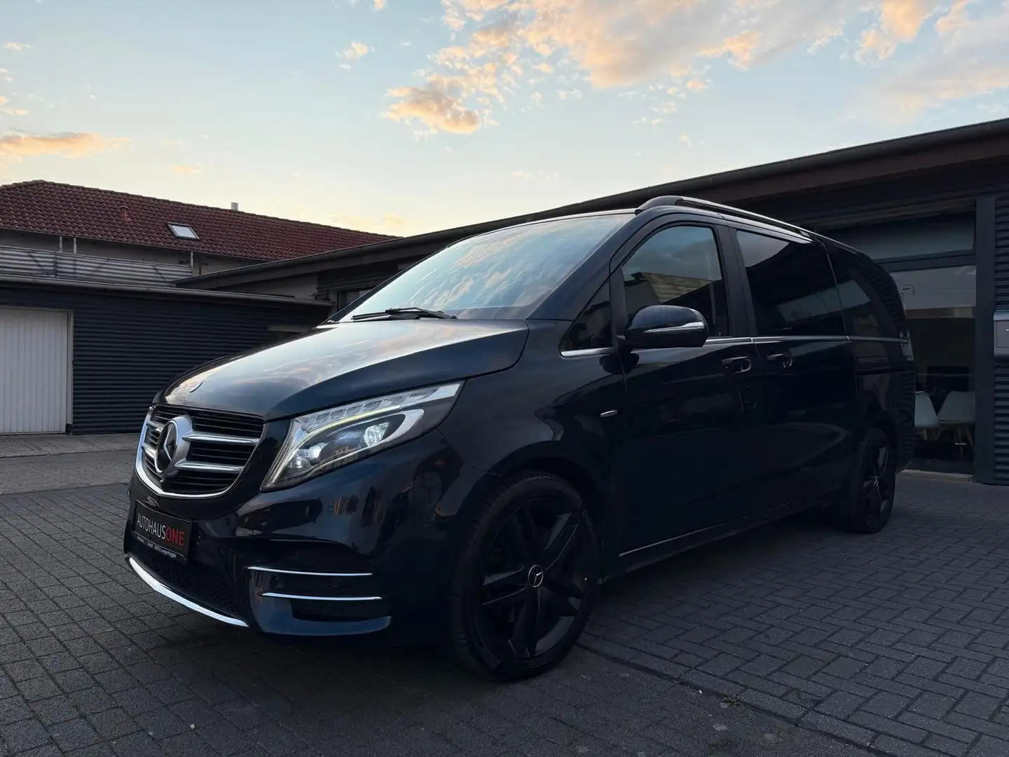 Mercedes-Benz V 250 d LANG STANDHZG/360°KAMERA/AHK/DISTRONIC Albastru - 2