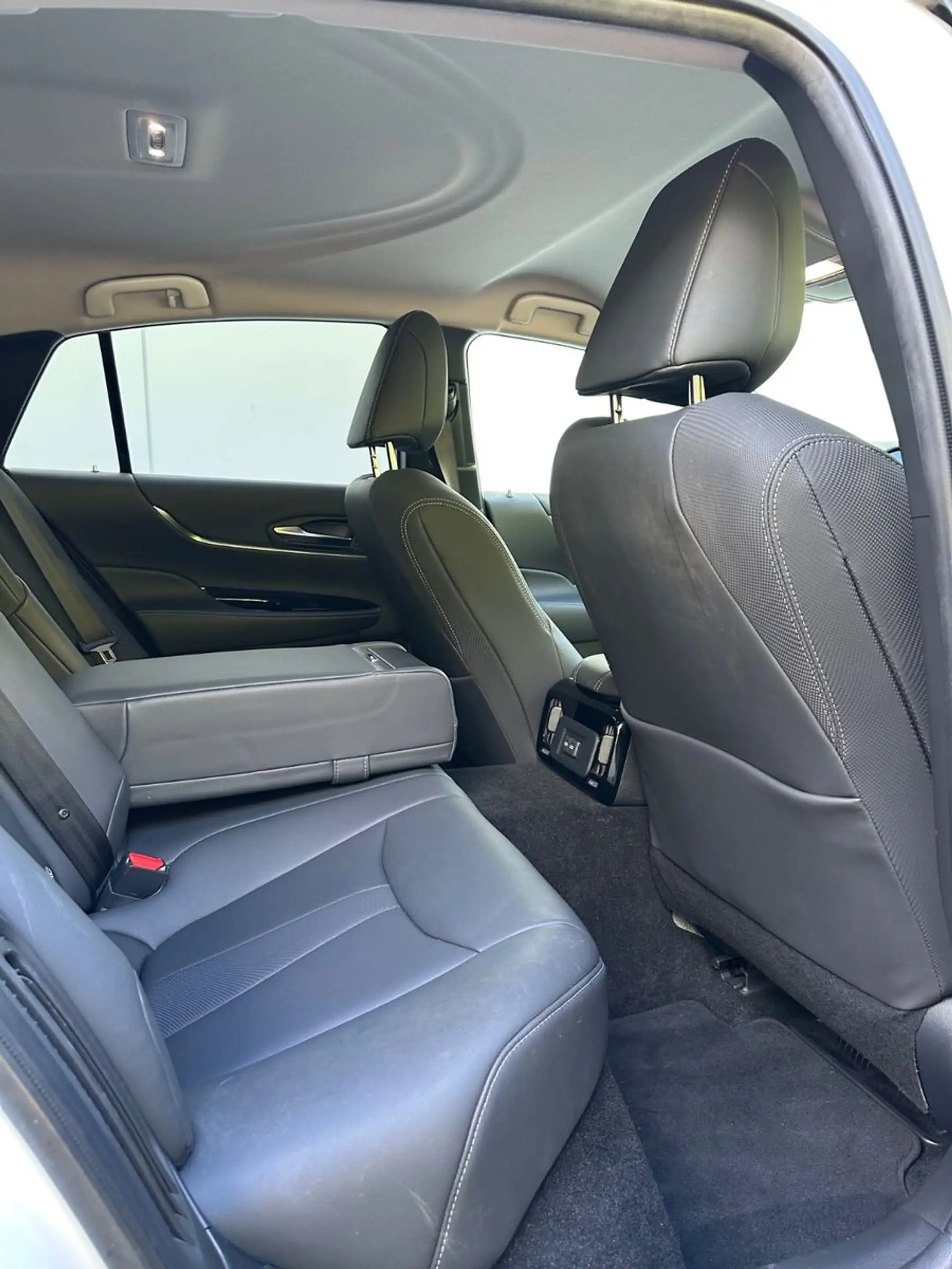 Toyota Mirai Executive/JBL/Matrix-LED/360° — photo 11