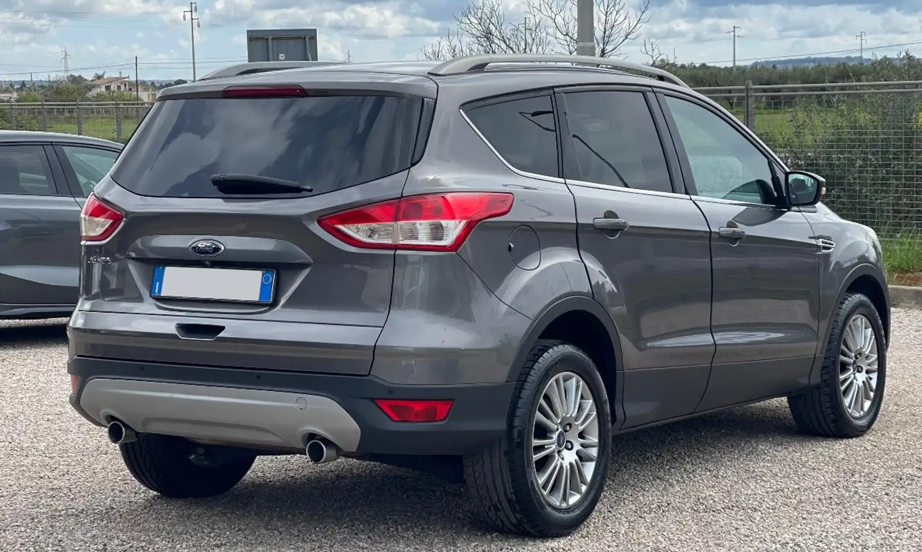 Ford Kuga 2.0 TDCI 140 CV Powershift 4WD Titanium Gris - 2