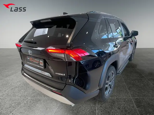 Toyota RAV4 view 6