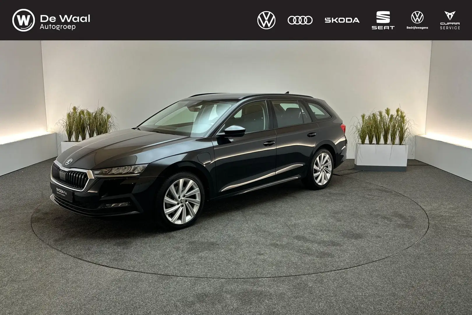 Skoda Octavia Combi 1.4 TSI 204pk DSG iV PHEV Business Edition | Zwart - 1