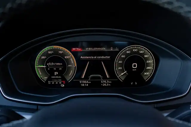 Audi Q5 view 10
