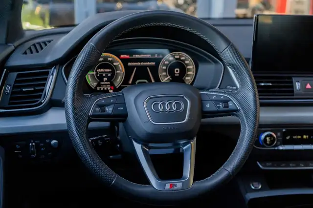 Audi Q5 view 9