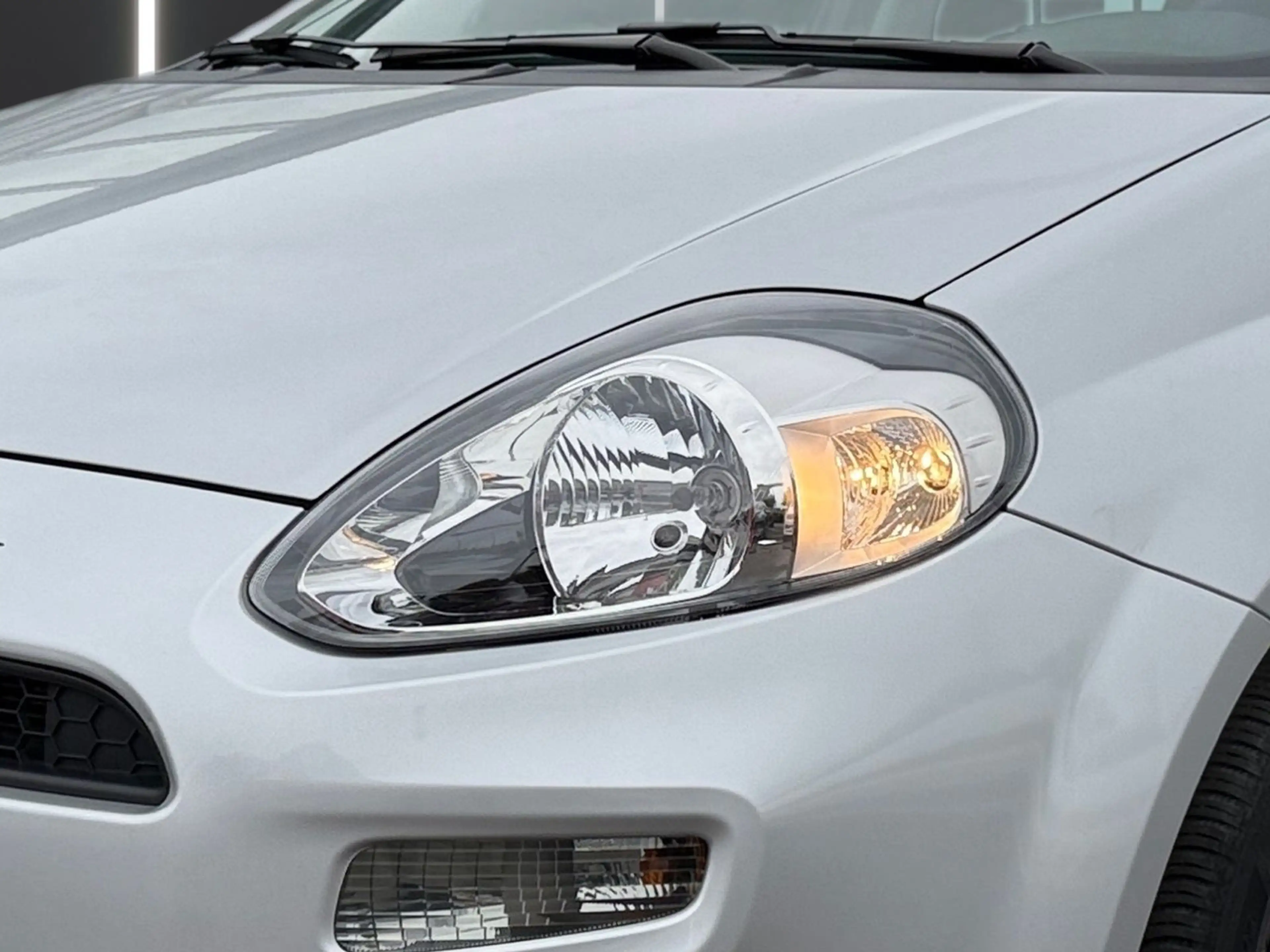 Fiat Punto 1.2 Lounge Klima PDC Tagfahrlicht — photo 7