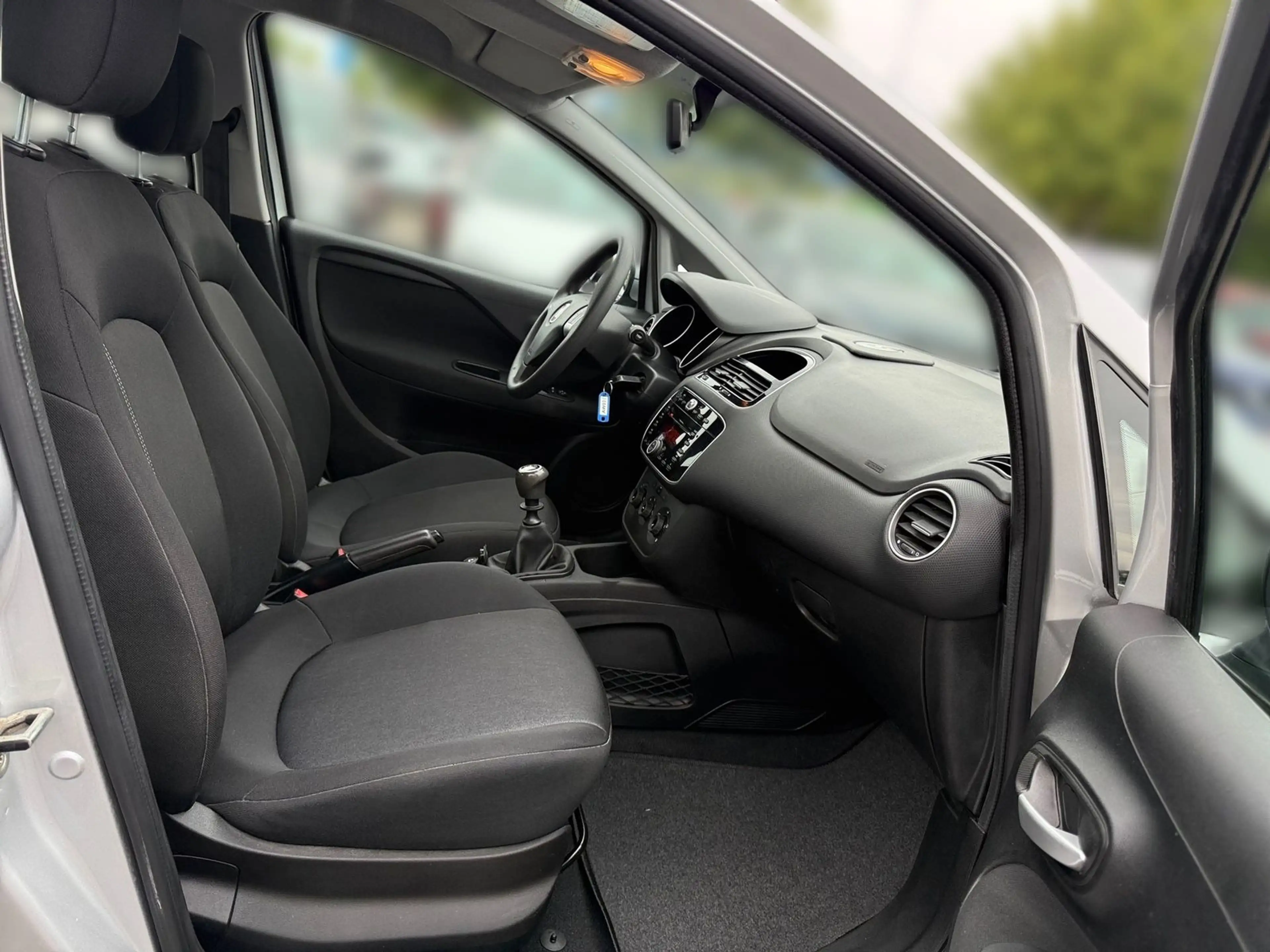 Fiat Punto 1.2 Lounge Klima PDC Tagfahrlicht — photo 15