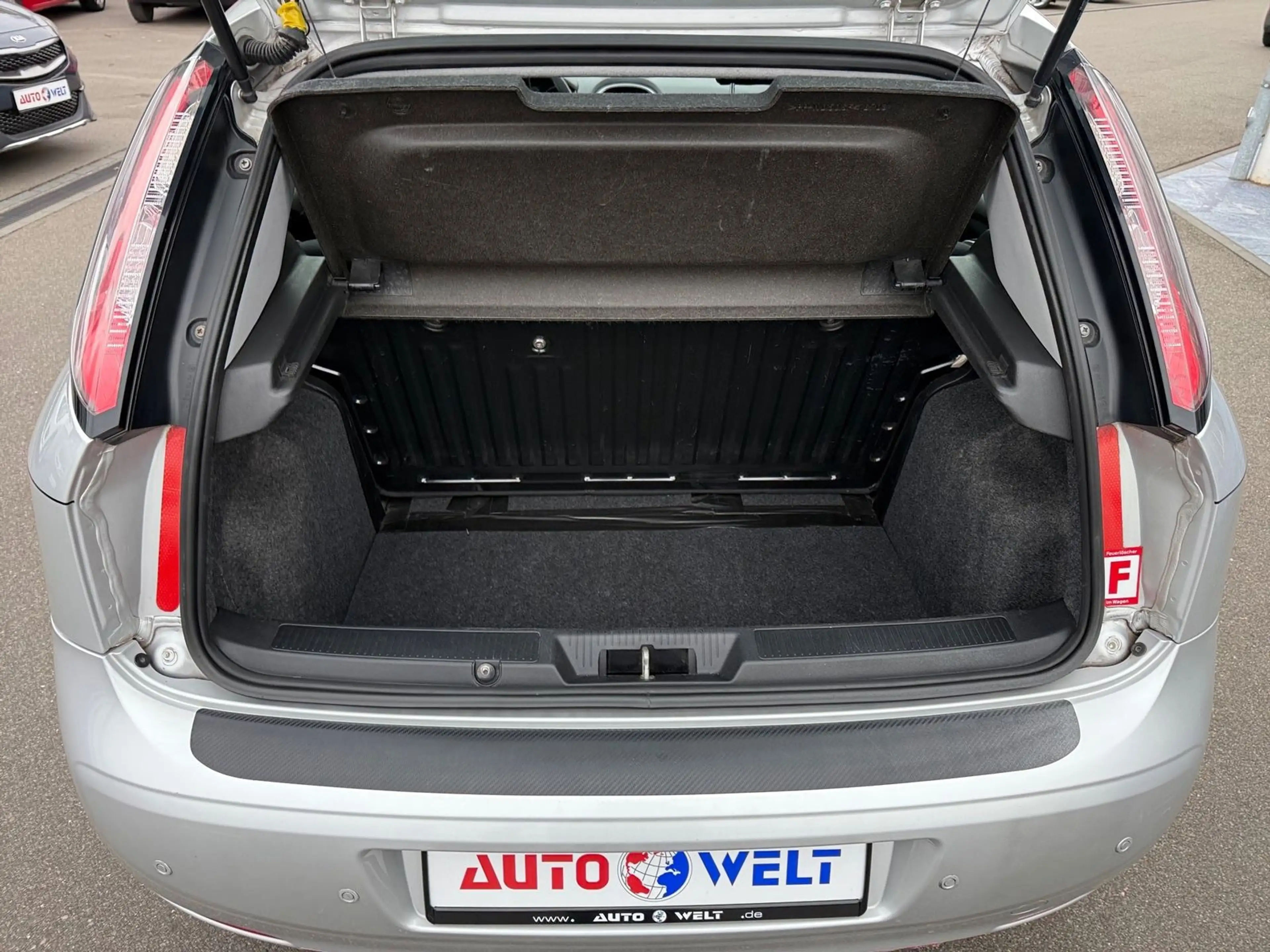 Fiat Punto 1.2 Lounge Klima PDC Tagfahrlicht — photo 9