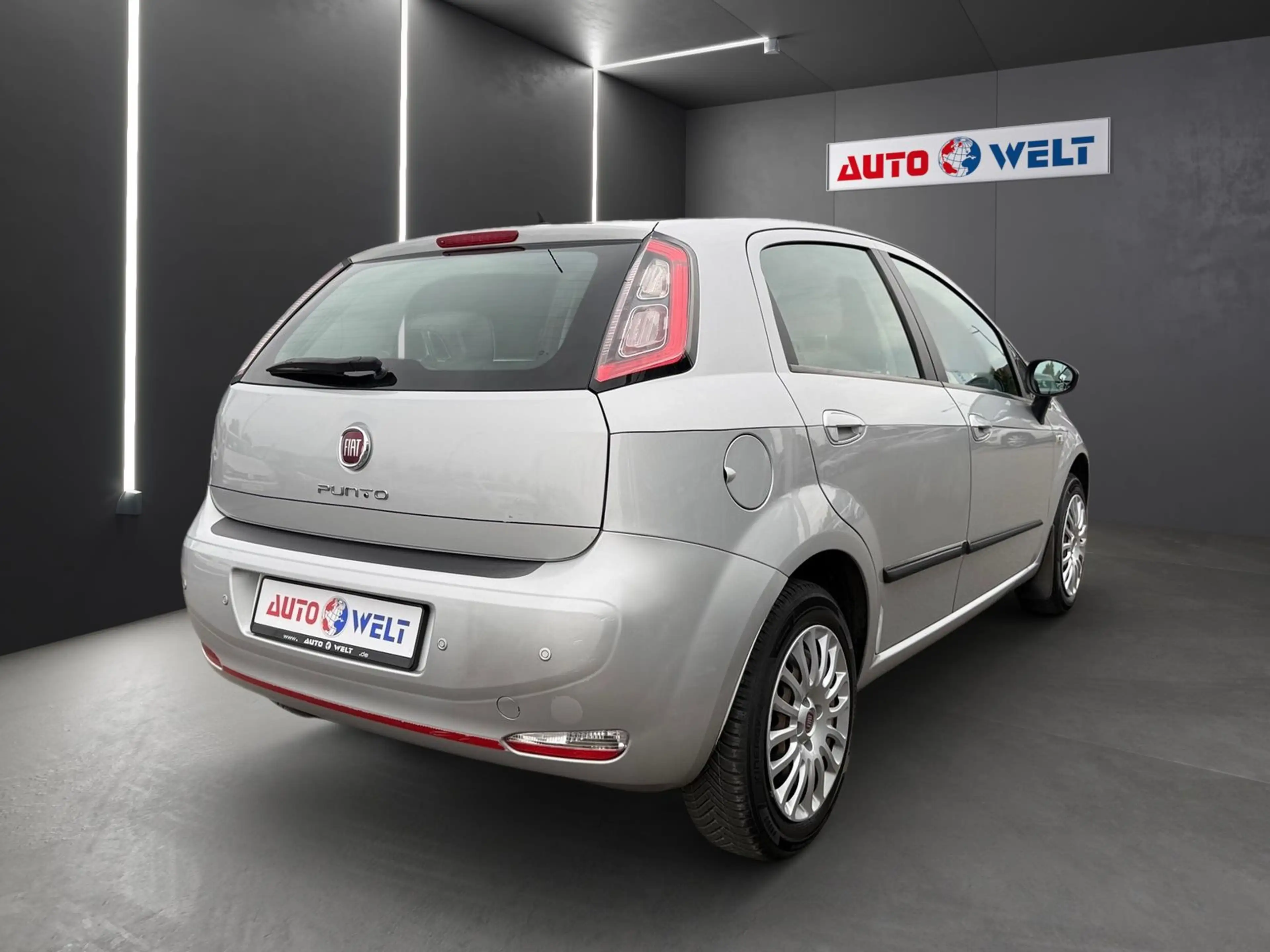 Fiat Punto 1.2 Lounge Klima PDC Tagfahrlicht — photo 4