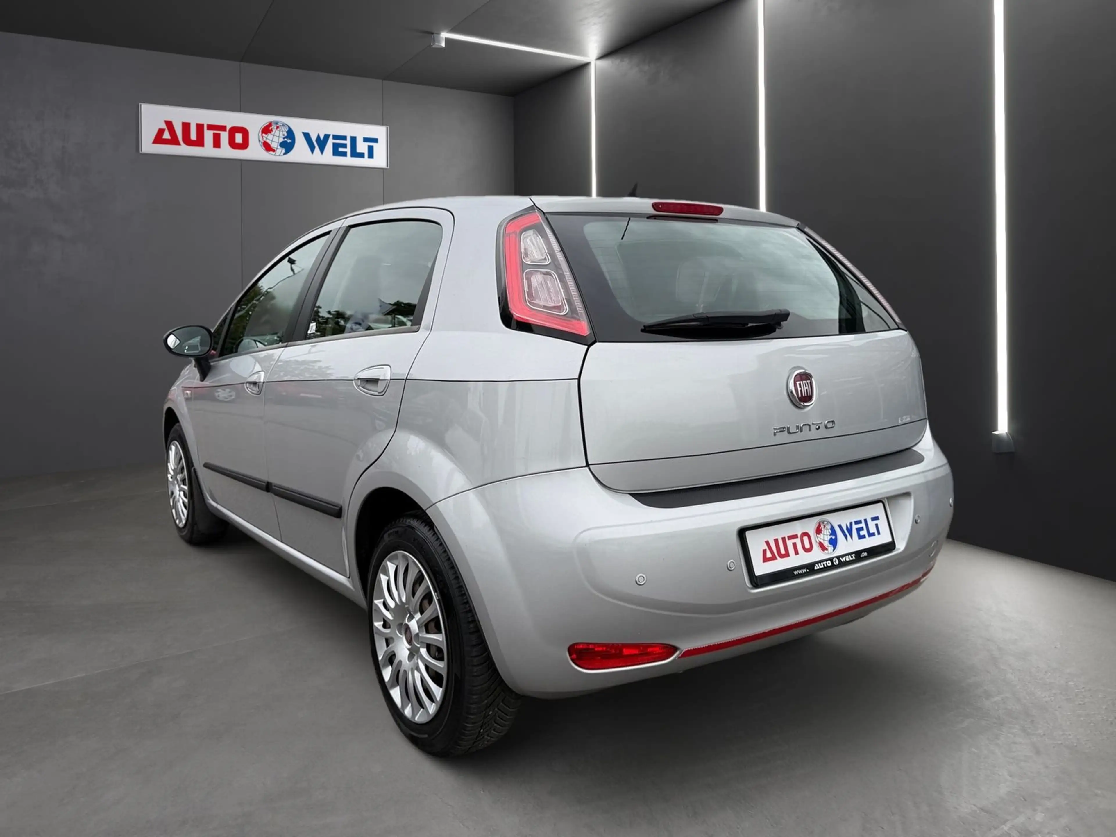Fiat Punto 1.2 Lounge Klima PDC Tagfahrlicht — photo 5
