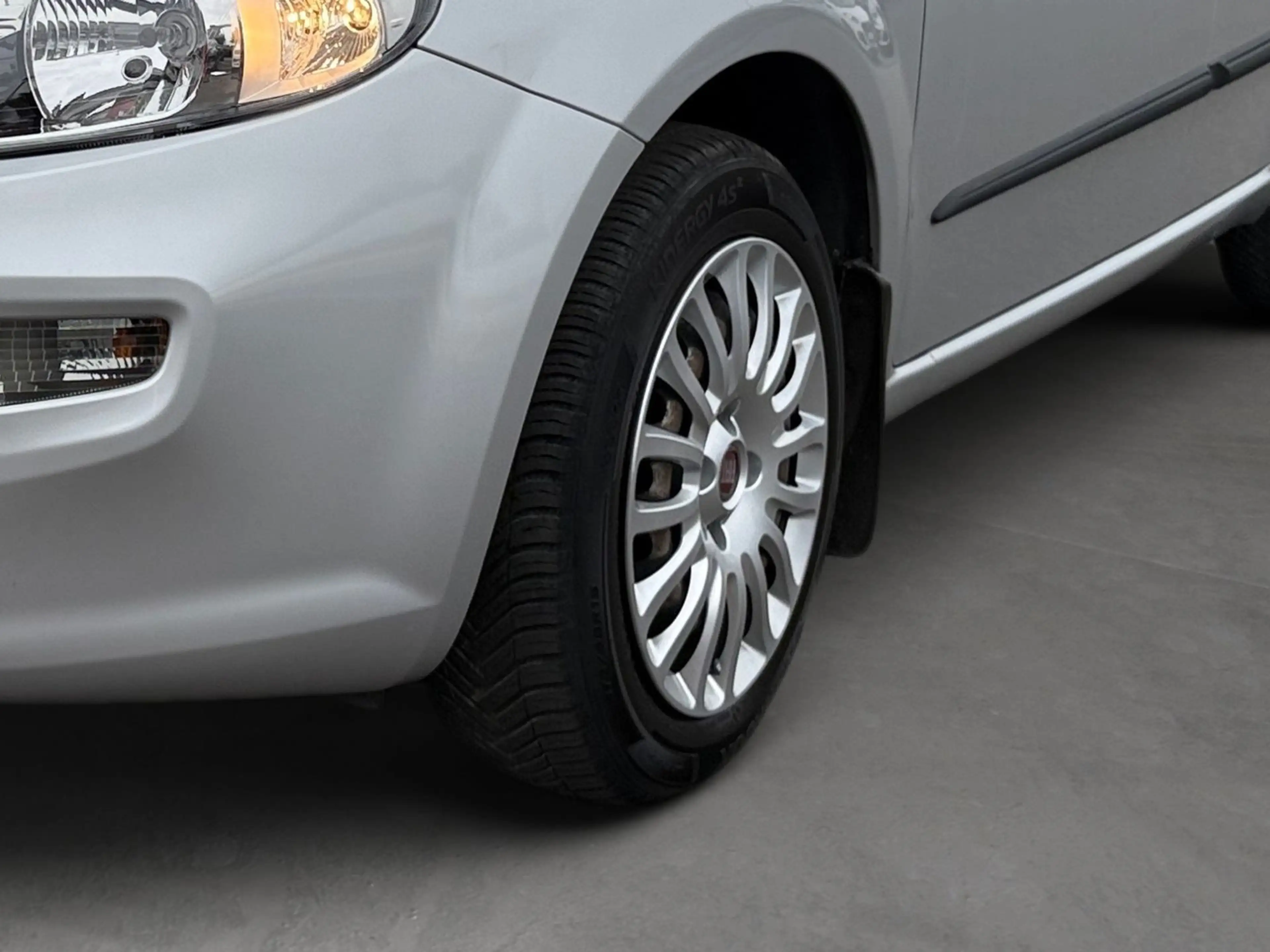 Fiat Punto 1.2 Lounge Klima PDC Tagfahrlicht — photo 8