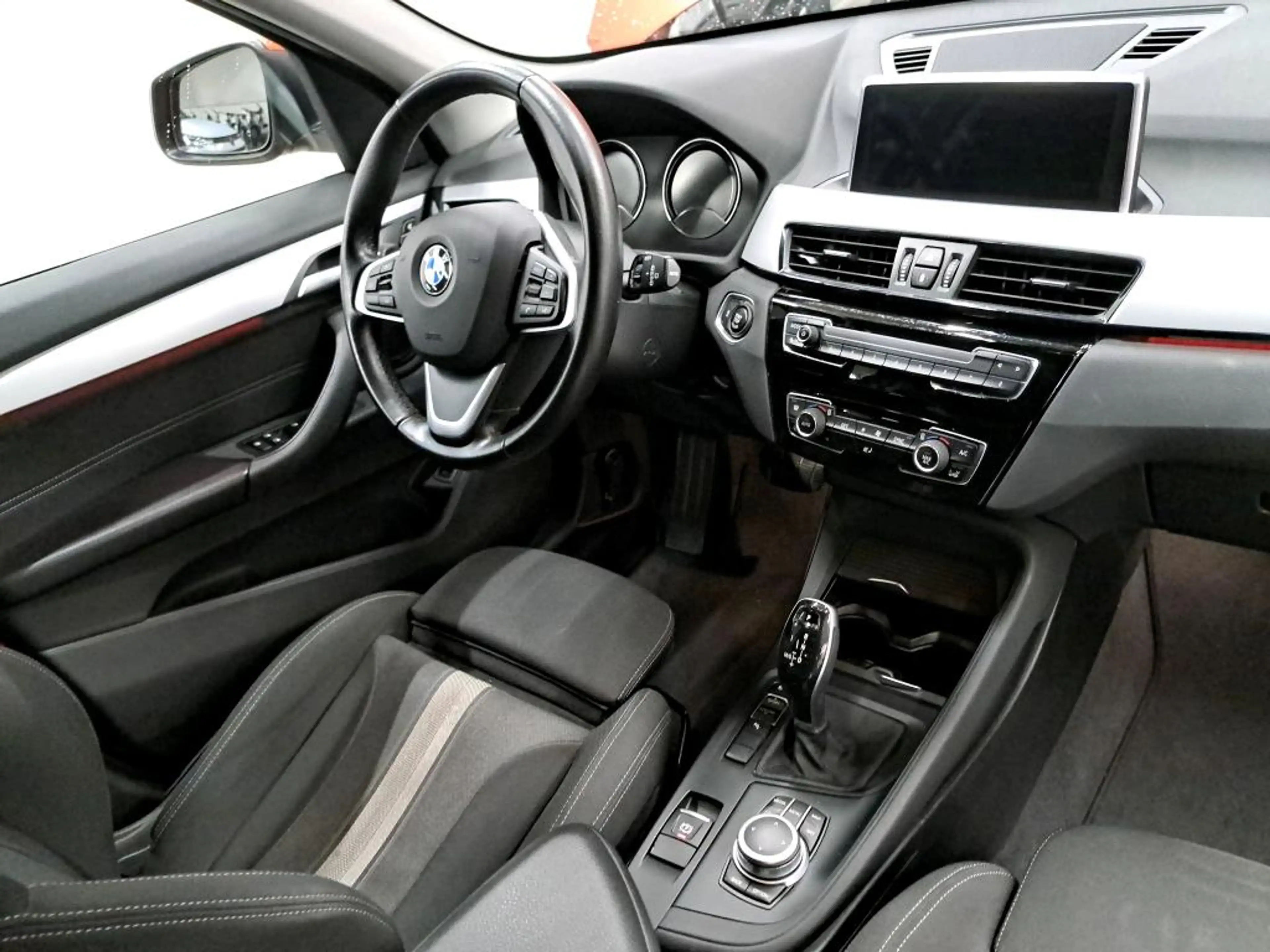 BMW X1 18dA SDrive *NAVI PRO-SIEGES SPORT-PARKING AV&AR* — photo 6