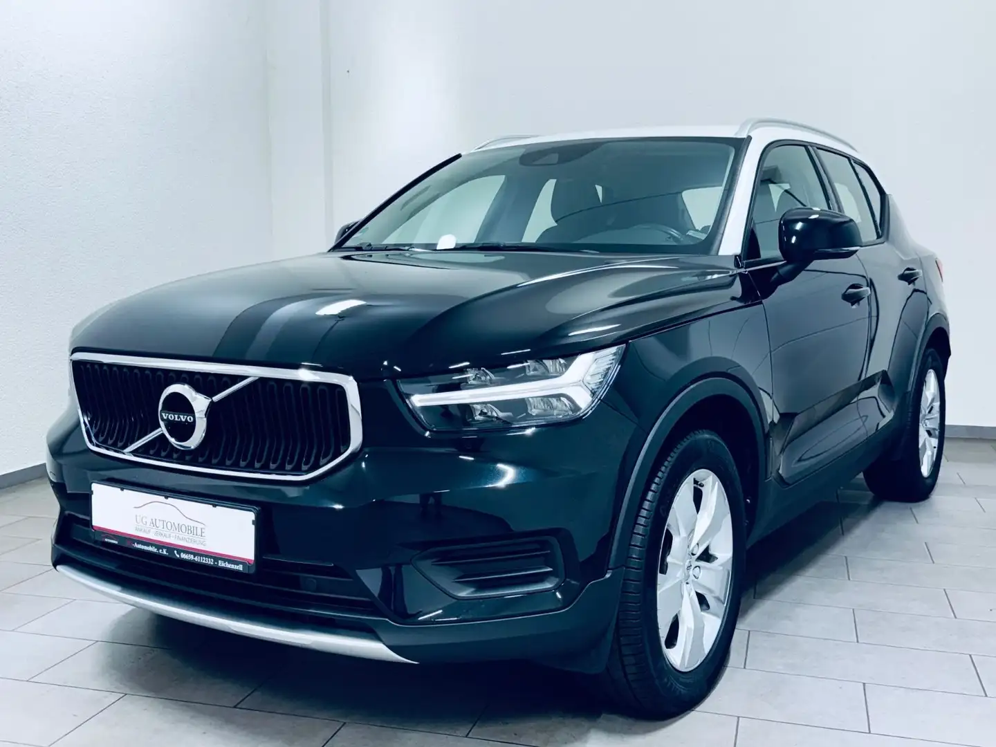 Volvo XC40 Momentum  * NAVI * AHK * 8xALU * Schwarz - 1