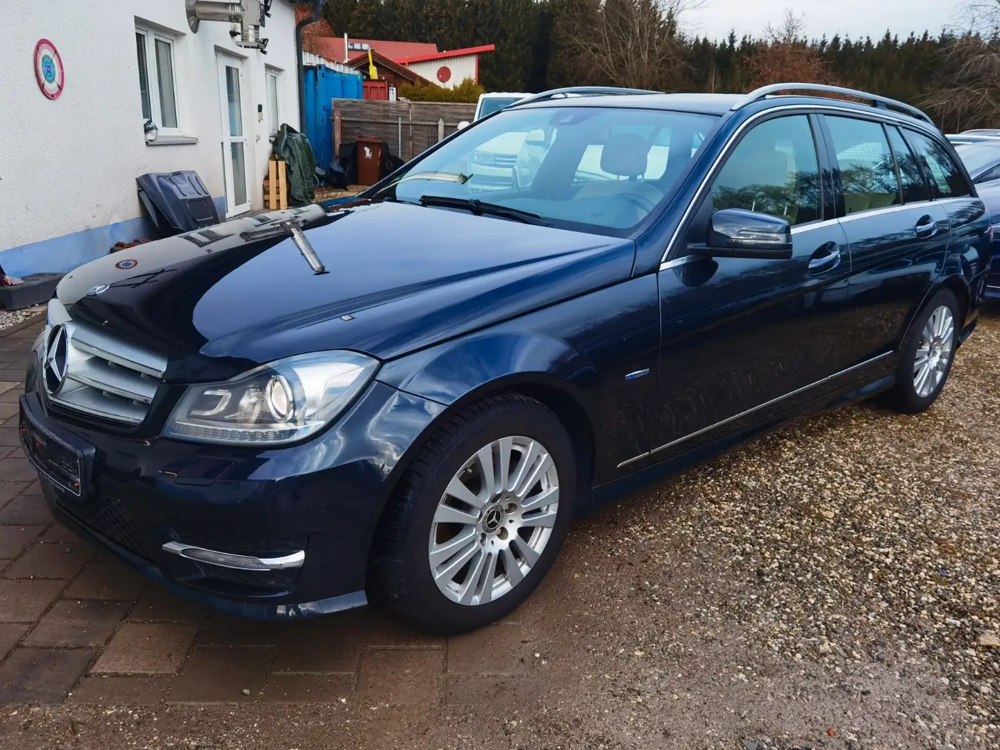 Mercedes-Benz C 250 C -Klasse T-Modell  BlueEfficiency Černá - 1