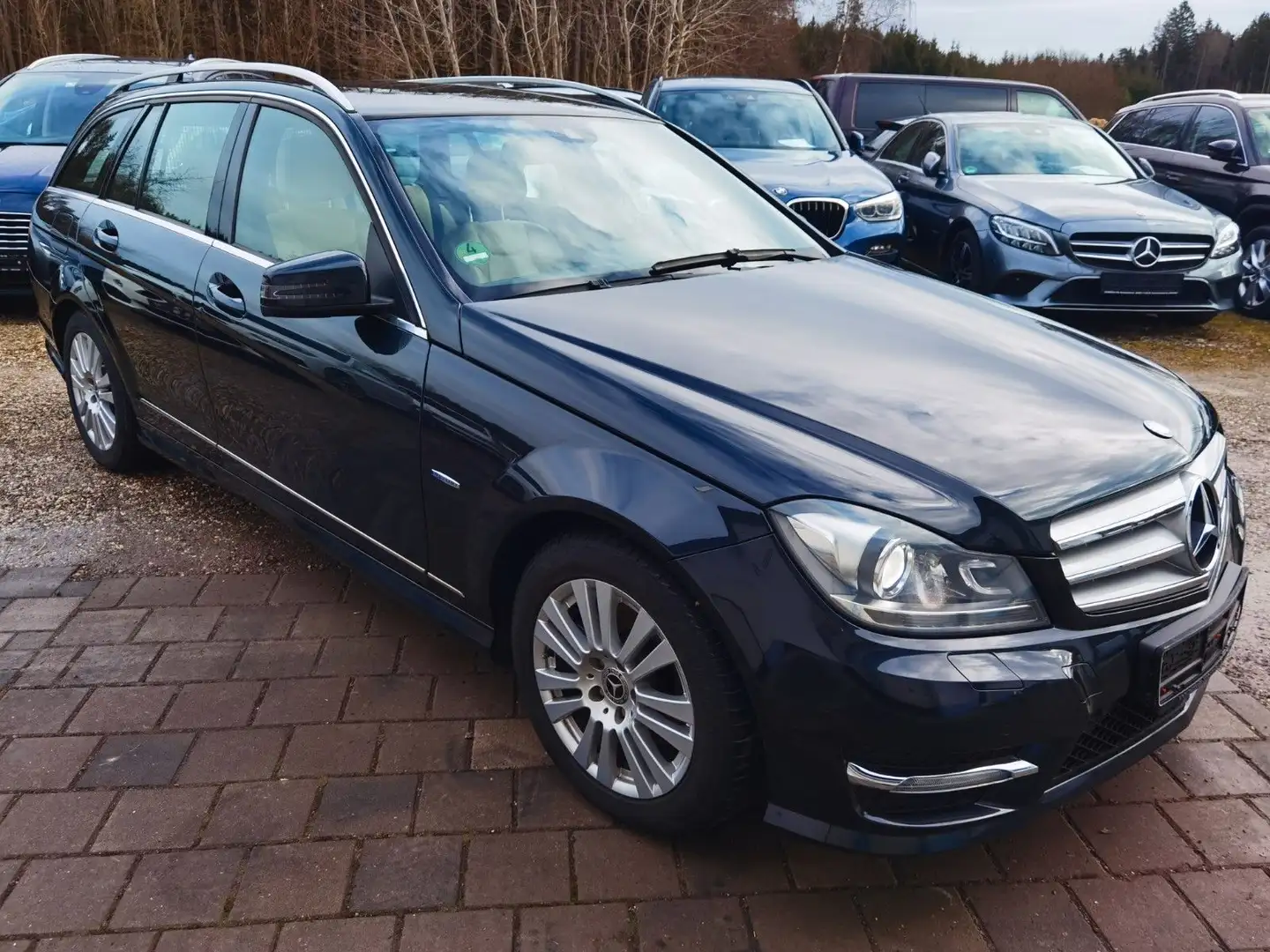 Mercedes-Benz C 250 C -Klasse T-Modell  BlueEfficiency Černá - 2