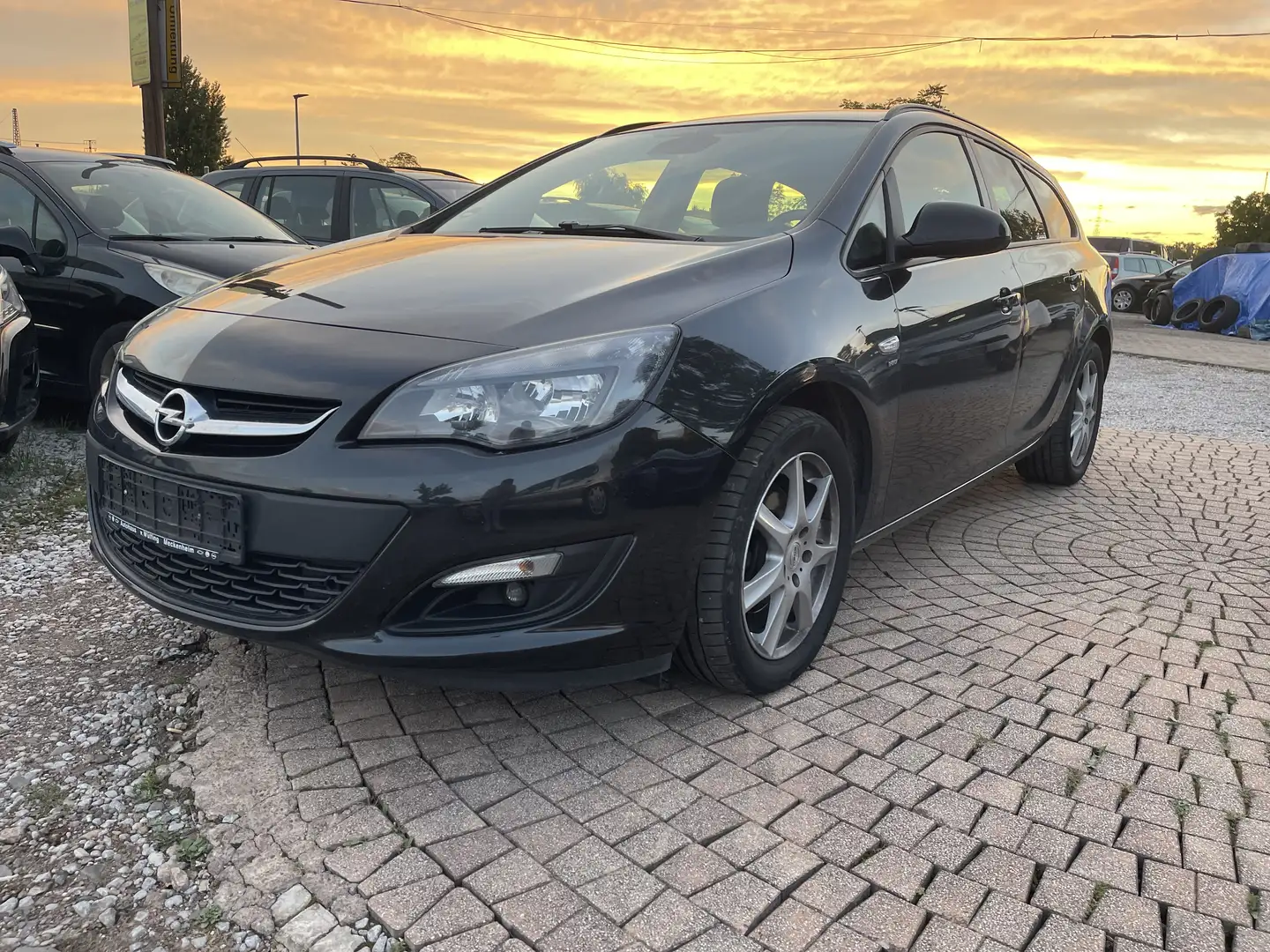 Opel Astra Edition im guten und gepflegten Zustand Schwarz - 2