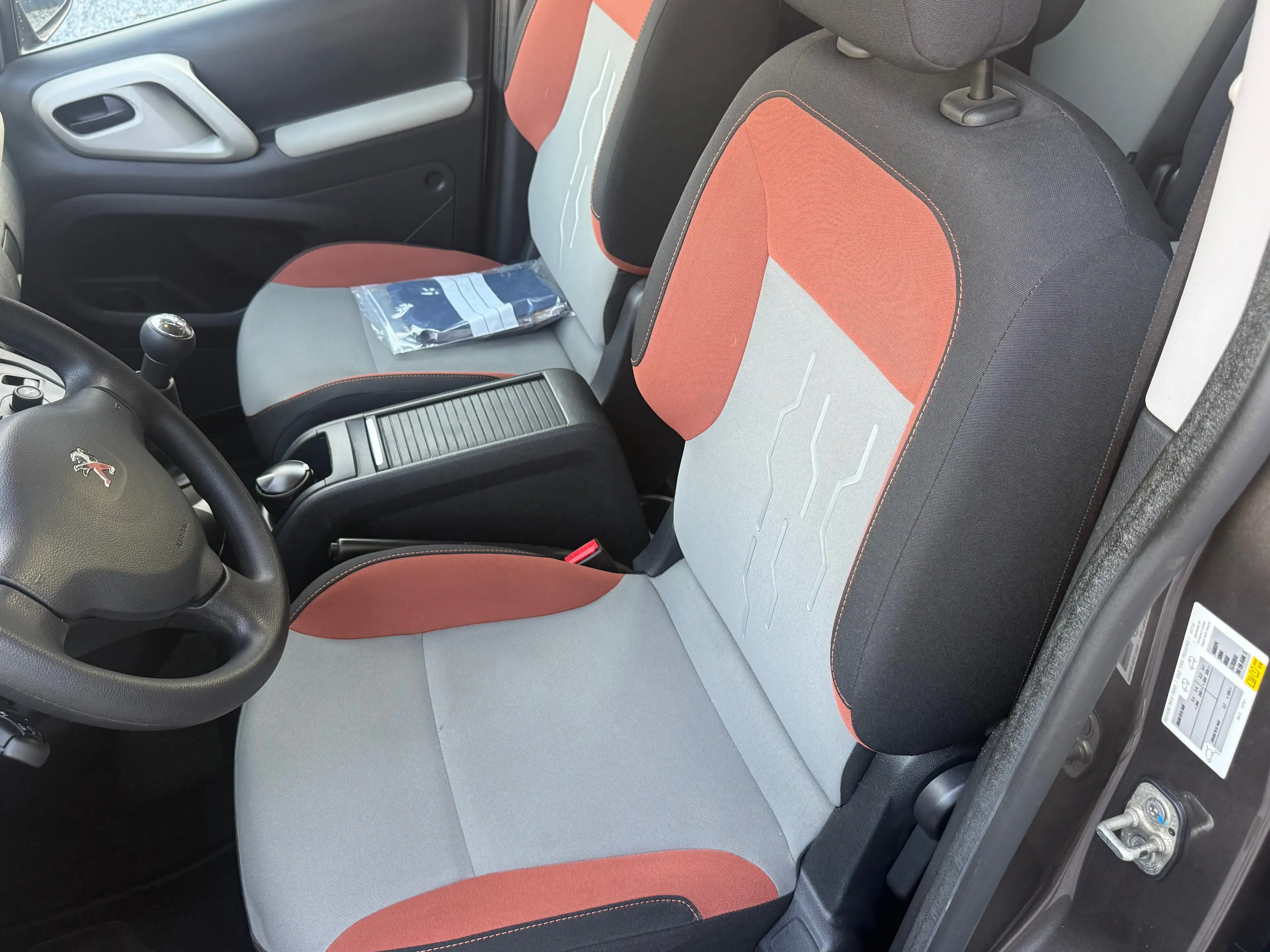 Peugeot Partner Partner Tepee 1.6 hdi , capteur , Clim , distribution ok , GARANTIE 12 mois — photo 9