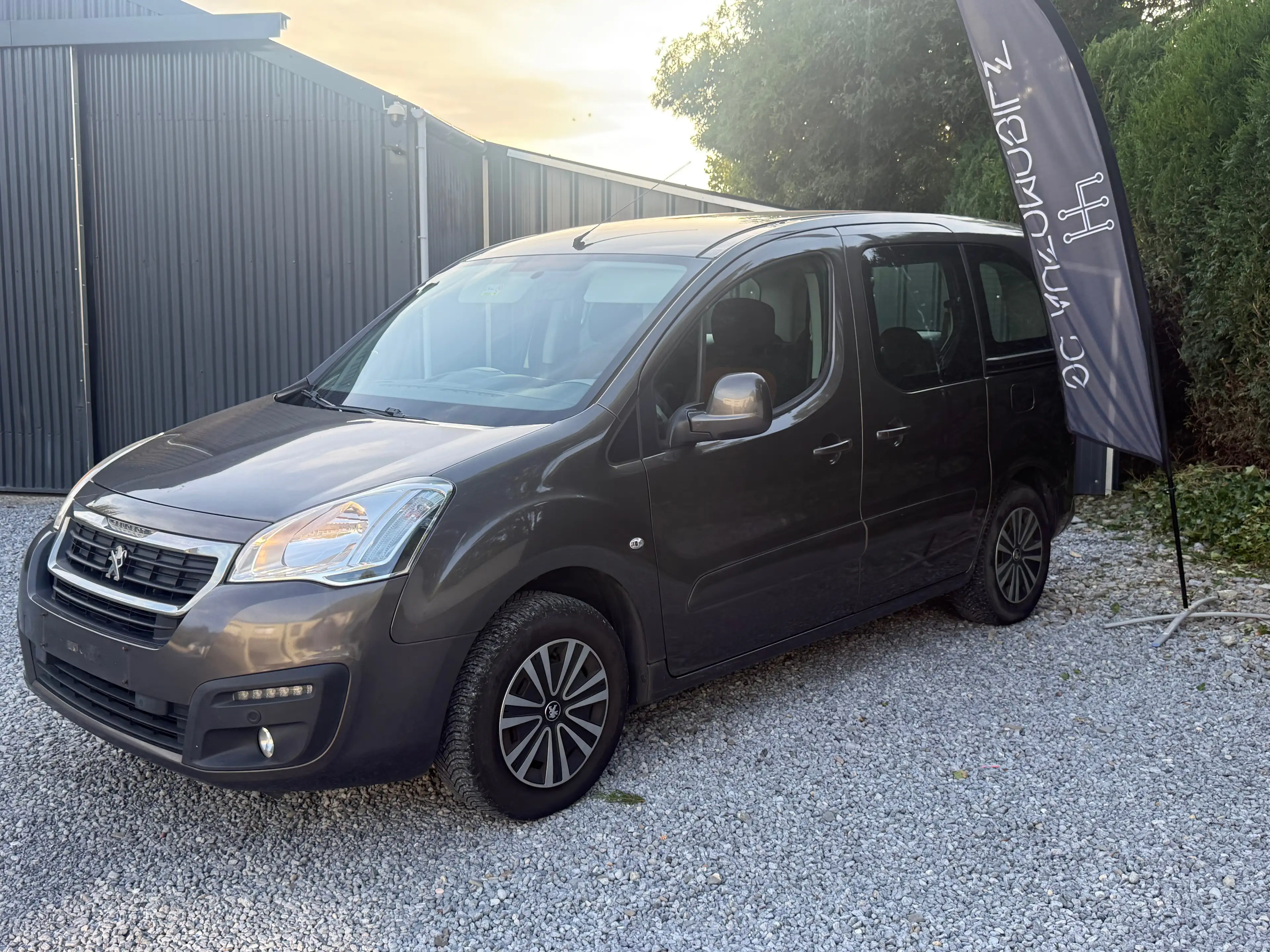 Peugeot Partner Partner Tepee 1.6 hdi , capteur , Clim , distribution ok , GARANTIE 12 mois — photo 6