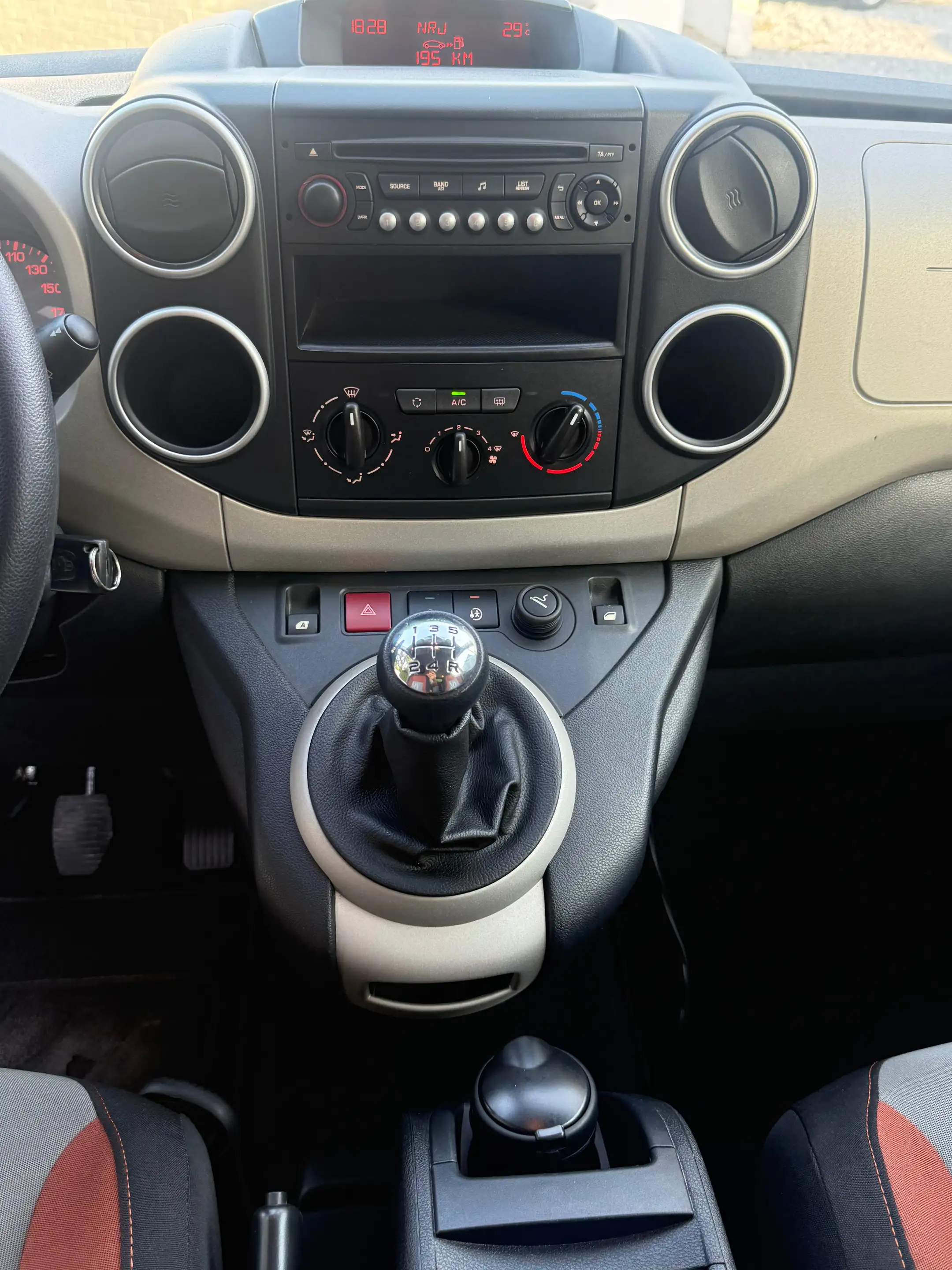Peugeot Partner Partner Tepee 1.6 hdi , capteur , Clim , distribution ok , GARANTIE 12 mois — photo 12