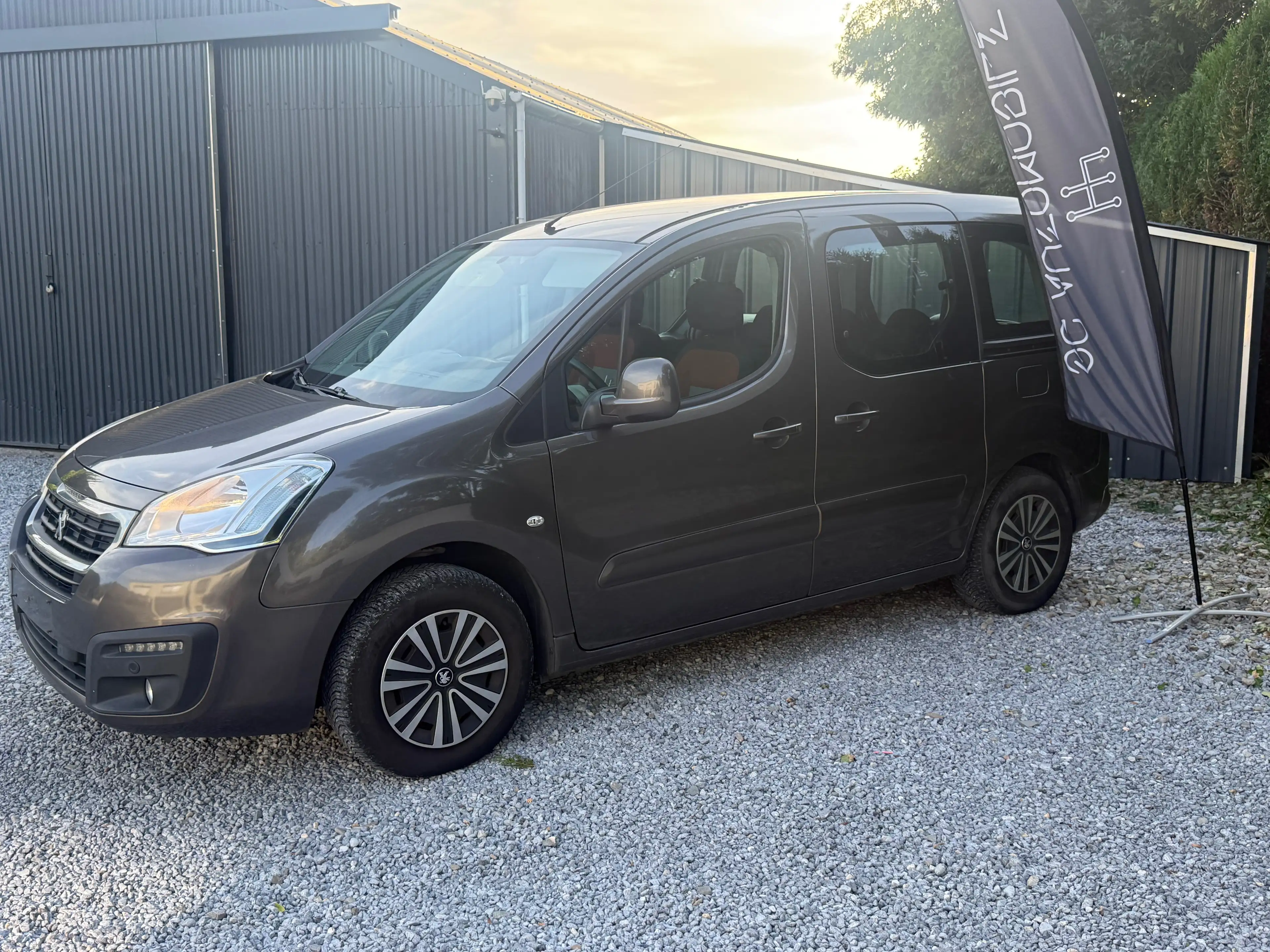 Peugeot Partner Partner Tepee 1.6 hdi , capteur , Clim , distribution ok , GARANTIE 12 mois — photo 7