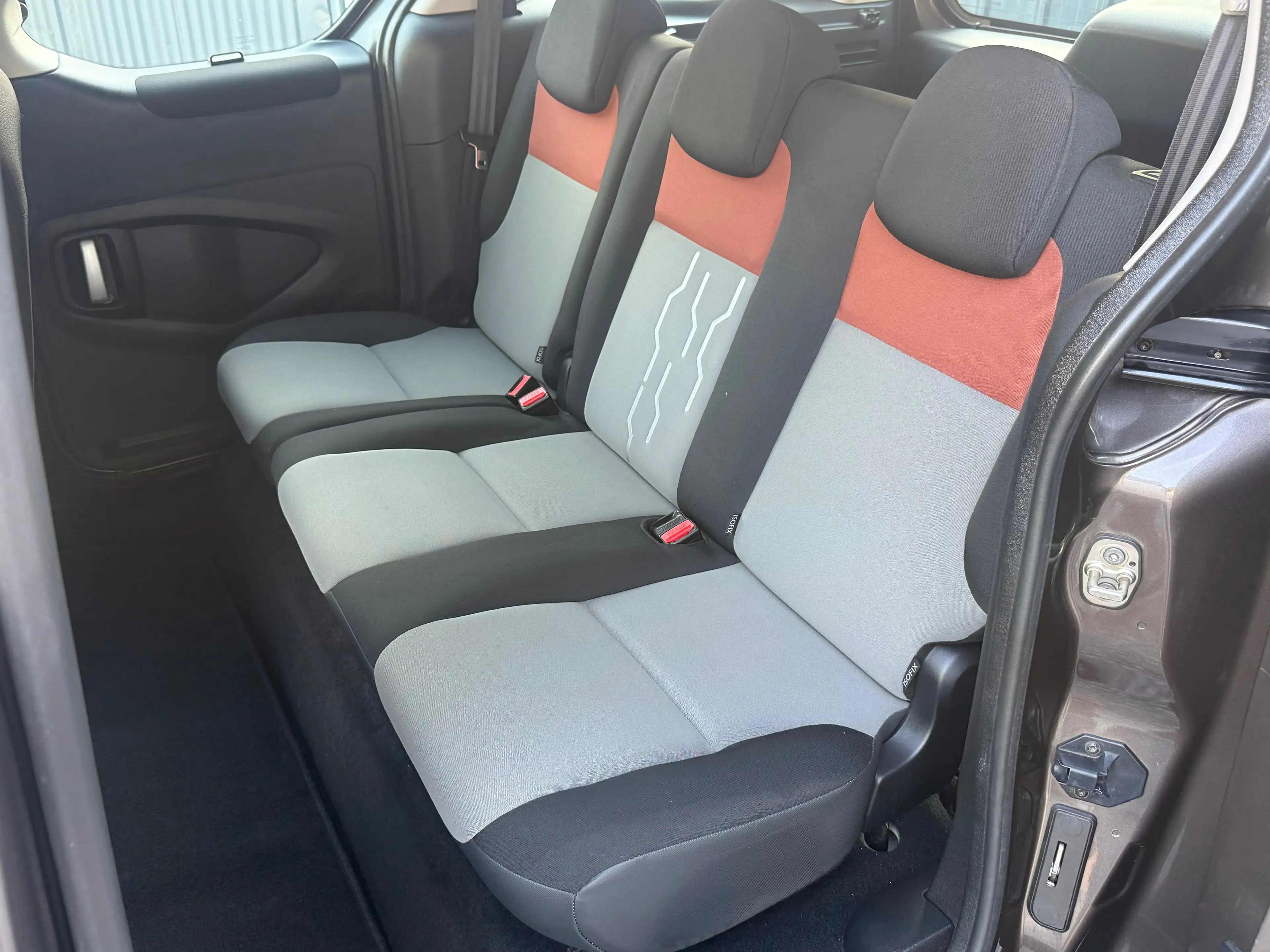 Peugeot Partner Partner Tepee 1.6 hdi , capteur , Clim , distribution ok , GARANTIE 12 mois — photo 10