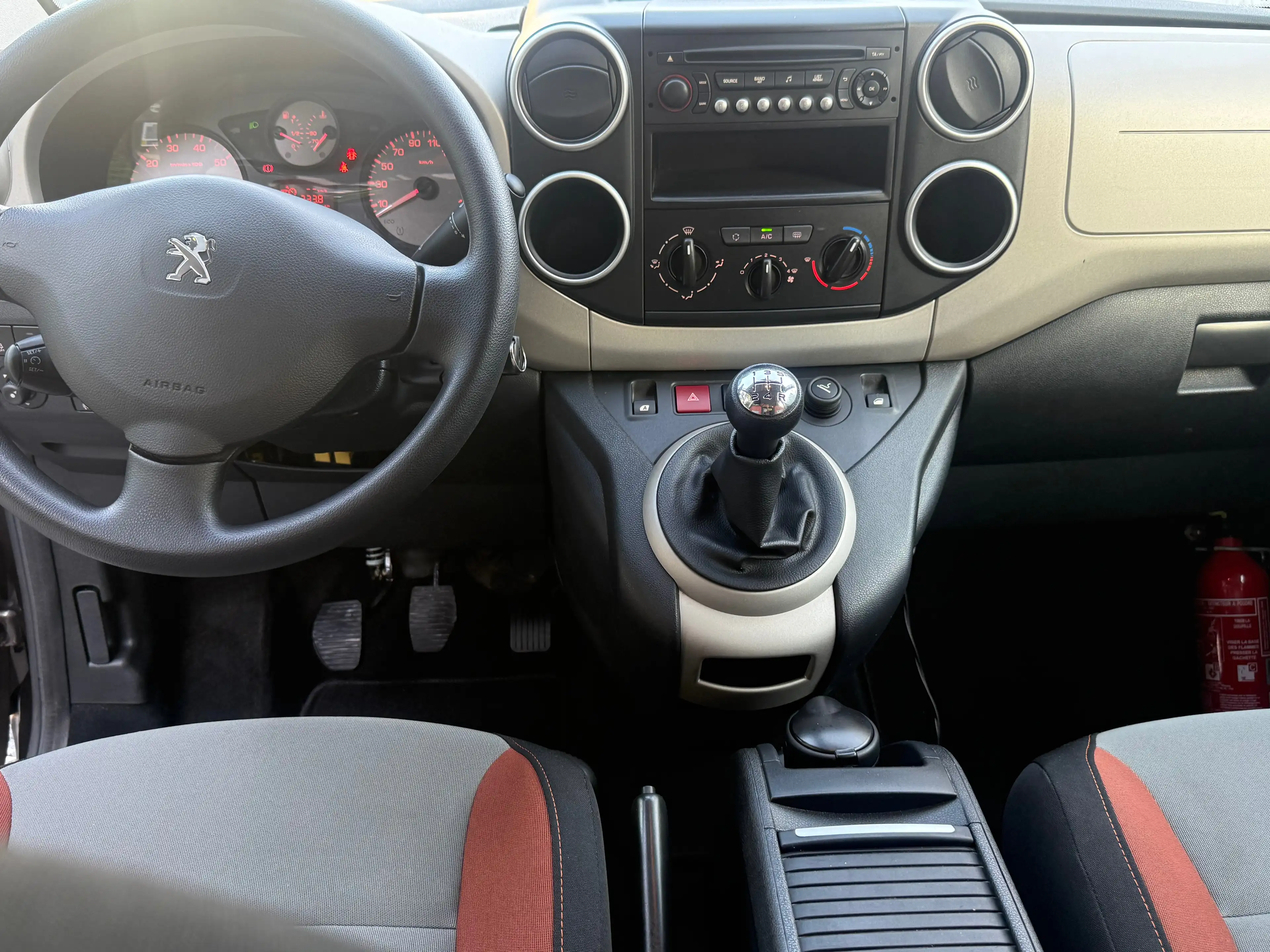 Peugeot Partner Partner Tepee 1.6 hdi , capteur , Clim , distribution ok , GARANTIE 12 mois — photo 11