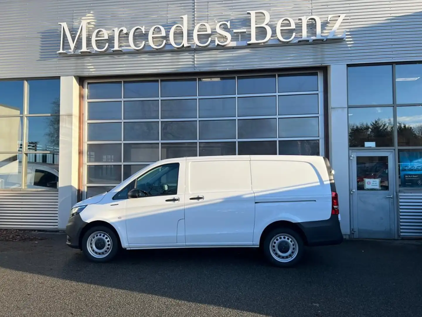 Mercedes-Benz Vito eVito Kastenwagen lang Navi PDC KAM SHZ KlimaA Weiß - 1