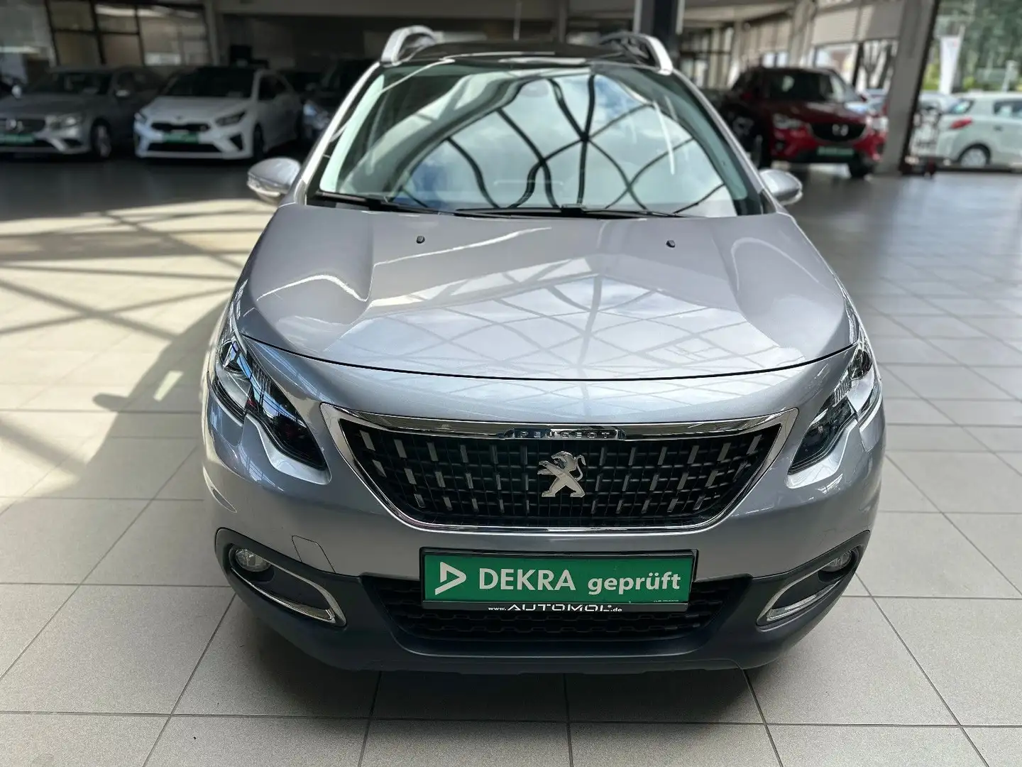 Peugeot 2008 Active Navi PDC SHZ Cam USB Grijs - 2