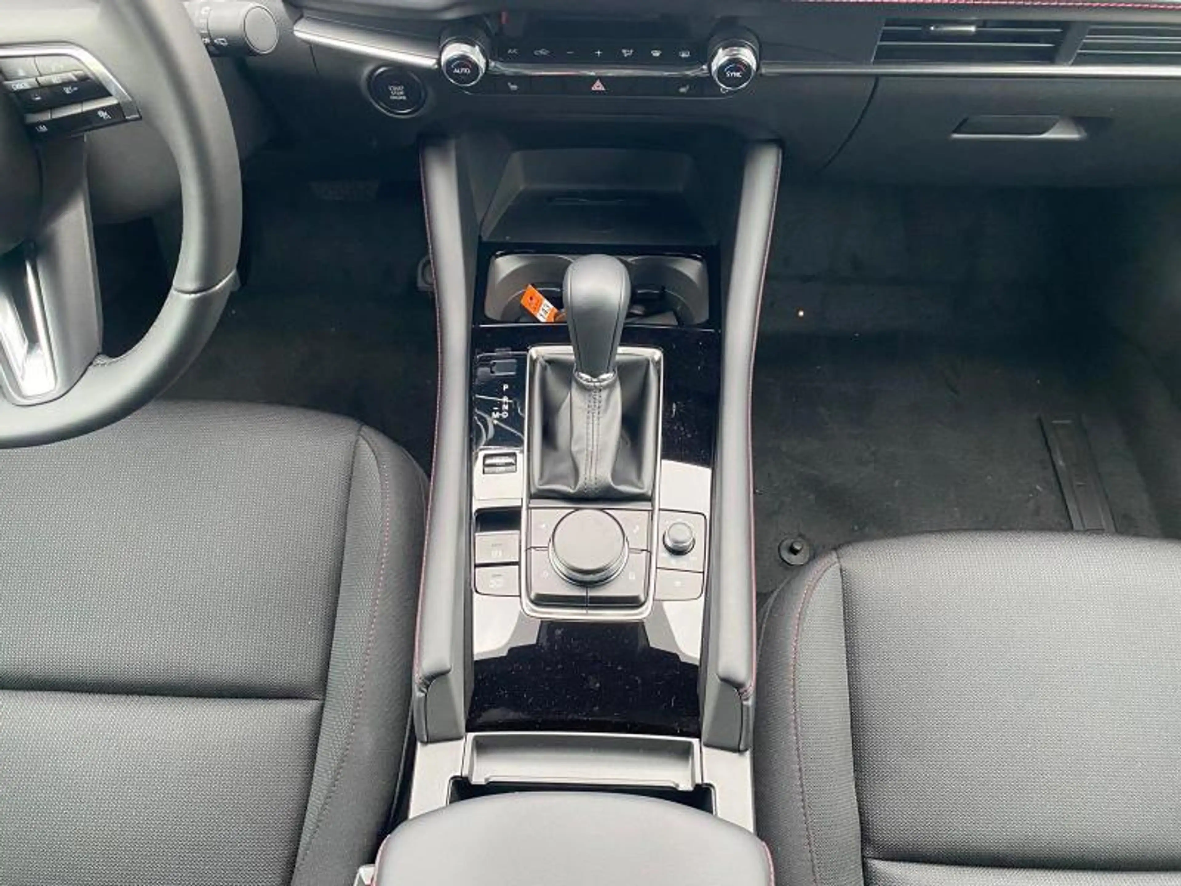 Mazda 3 e-Skyactiv — photo 15