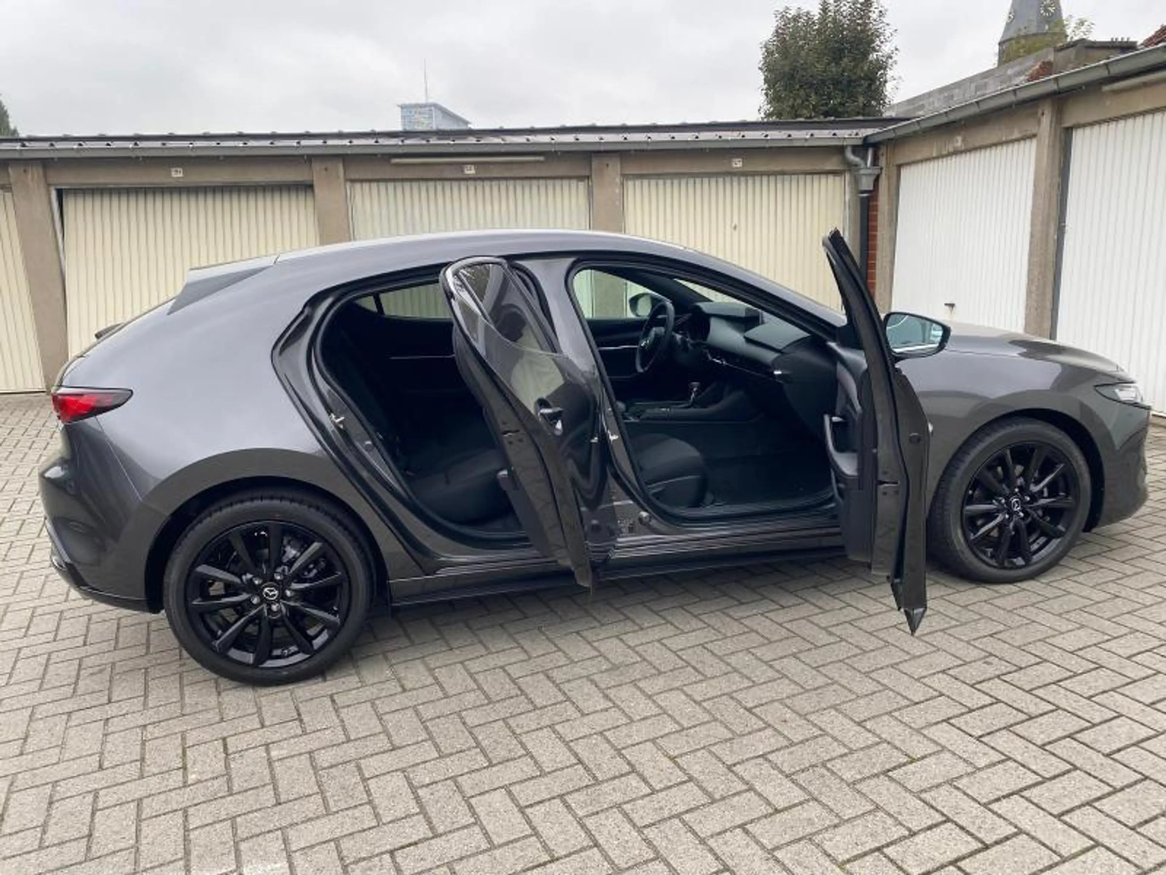 Mazda 3 e-Skyactiv — photo 11