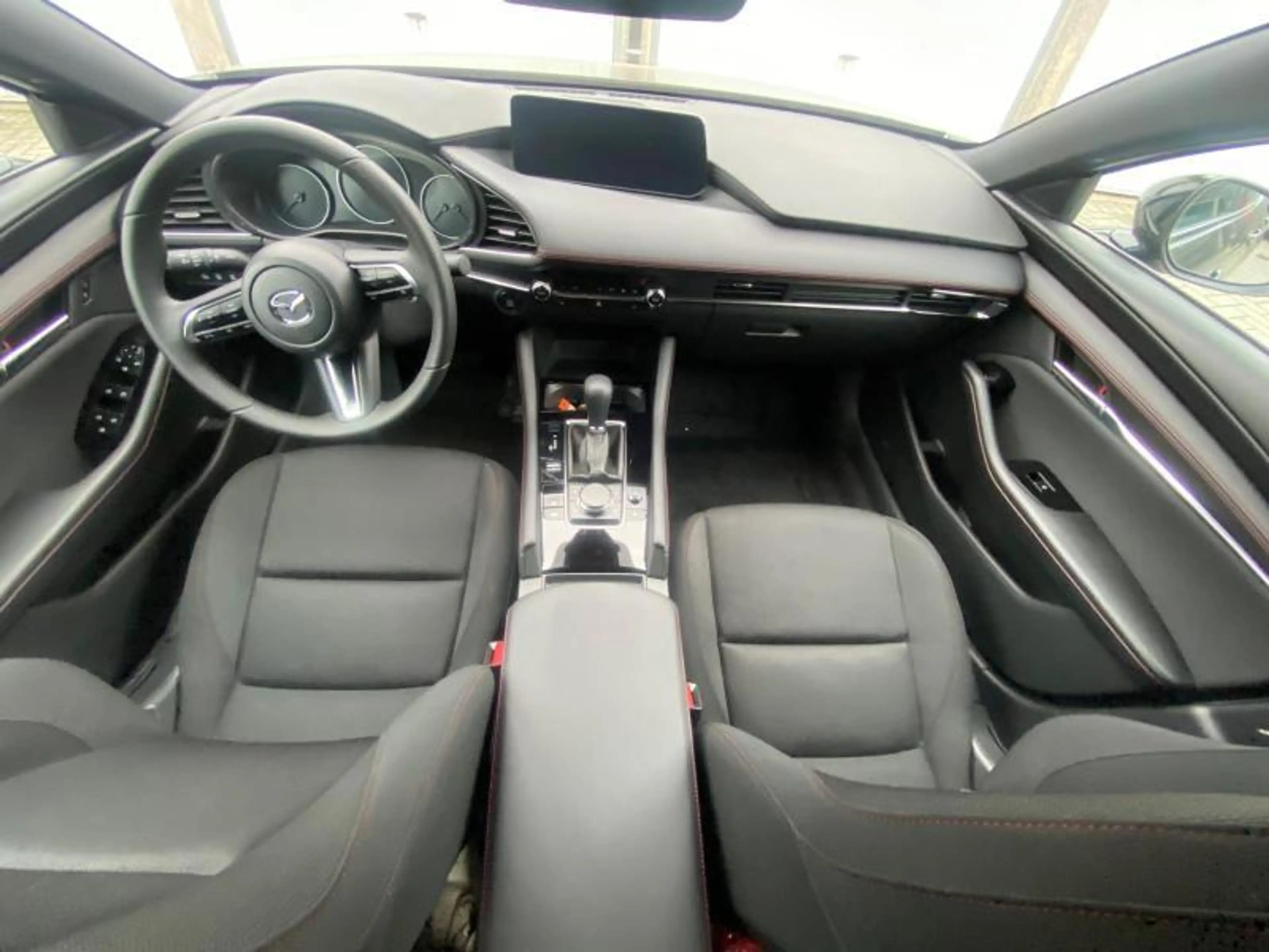 Mazda 3 e-Skyactiv — photo 14